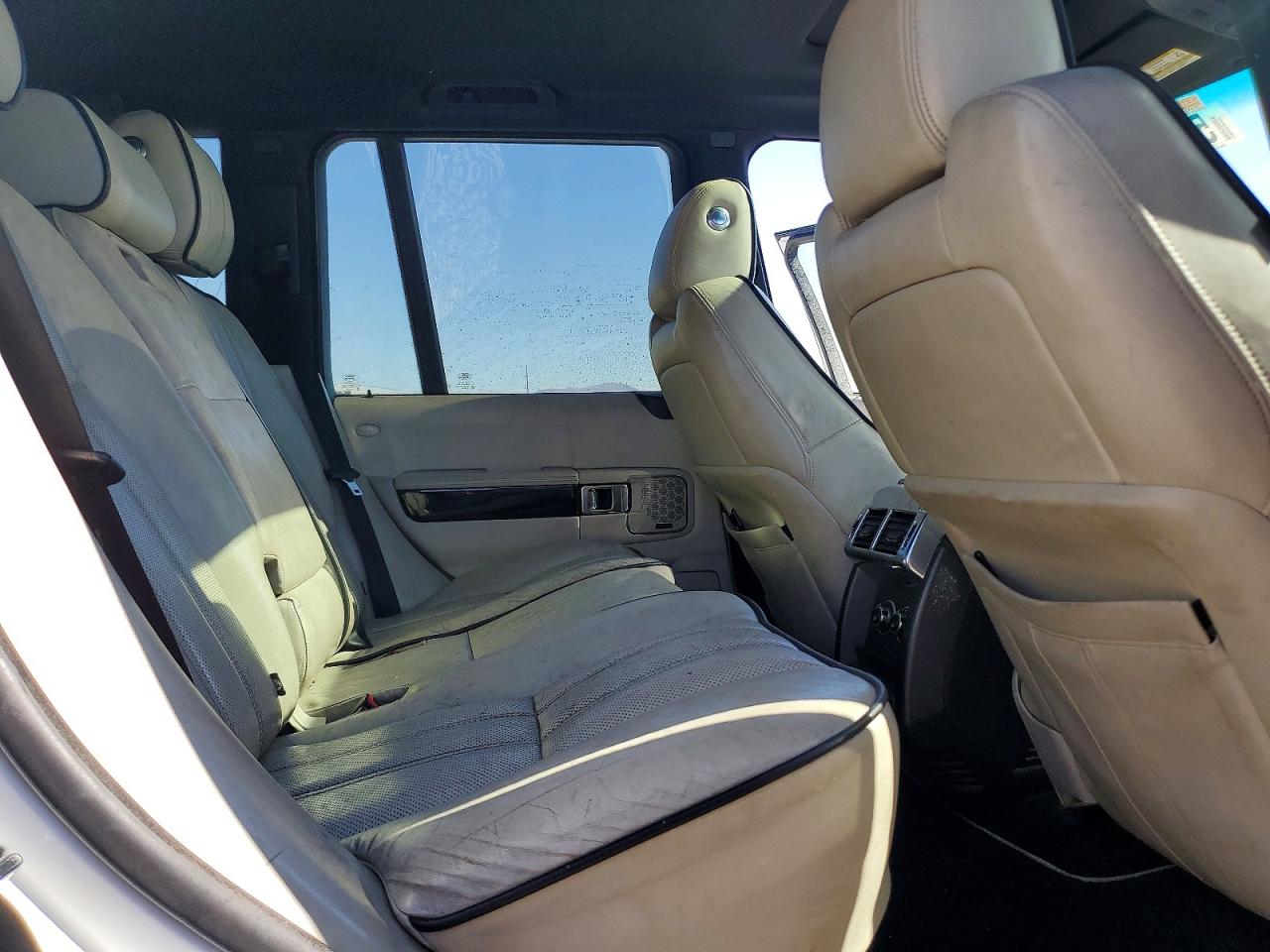 2011 Land Rover Range Rover Hse Luxury White vin: SALMF1D44BA350644