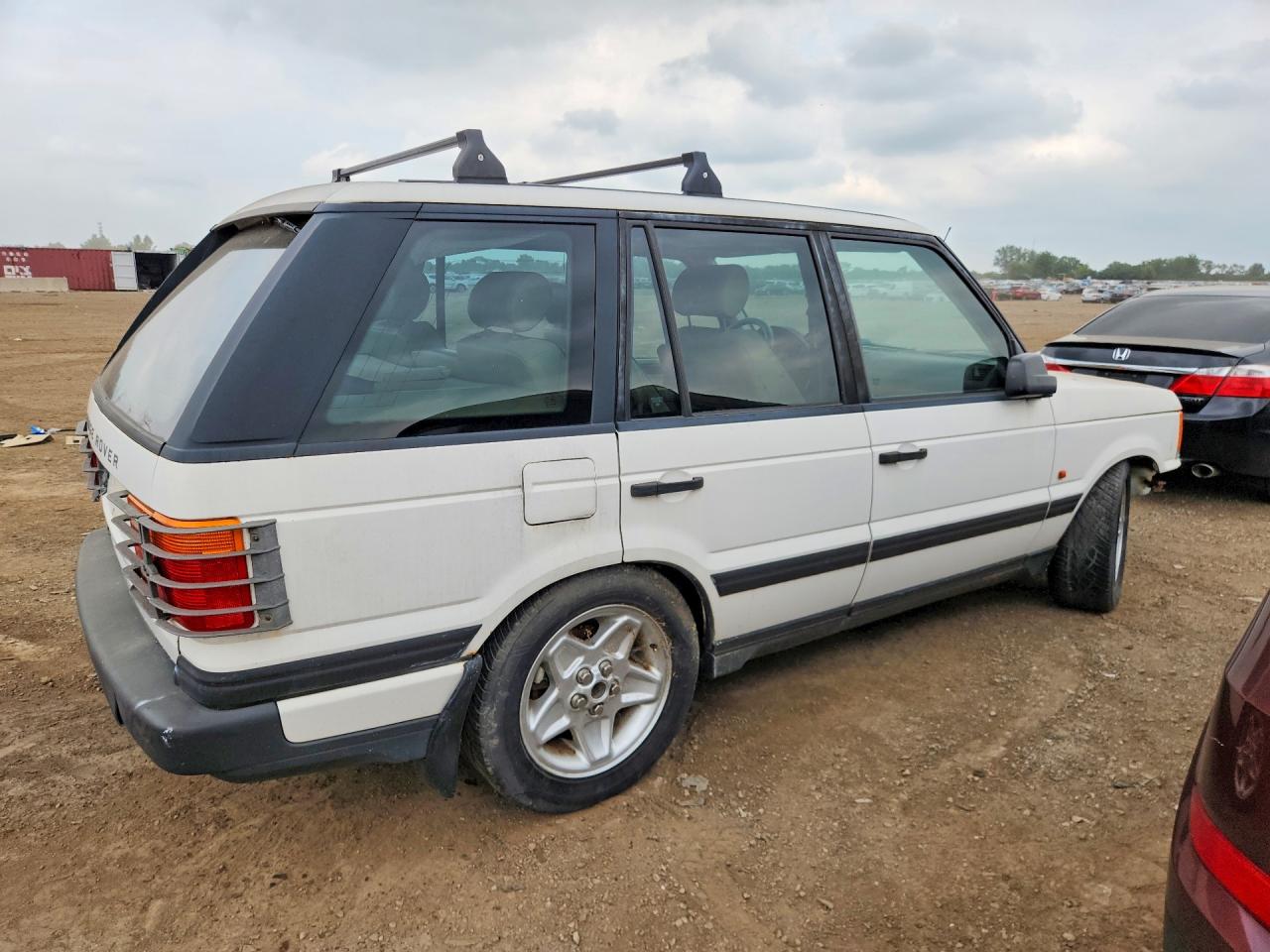1997 Land Rover Range Rover White vin: SALPV1446VA372505