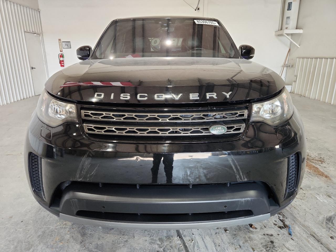 2018 Land Rover Discovery Se Black vin: SALRG2RK5JA052943