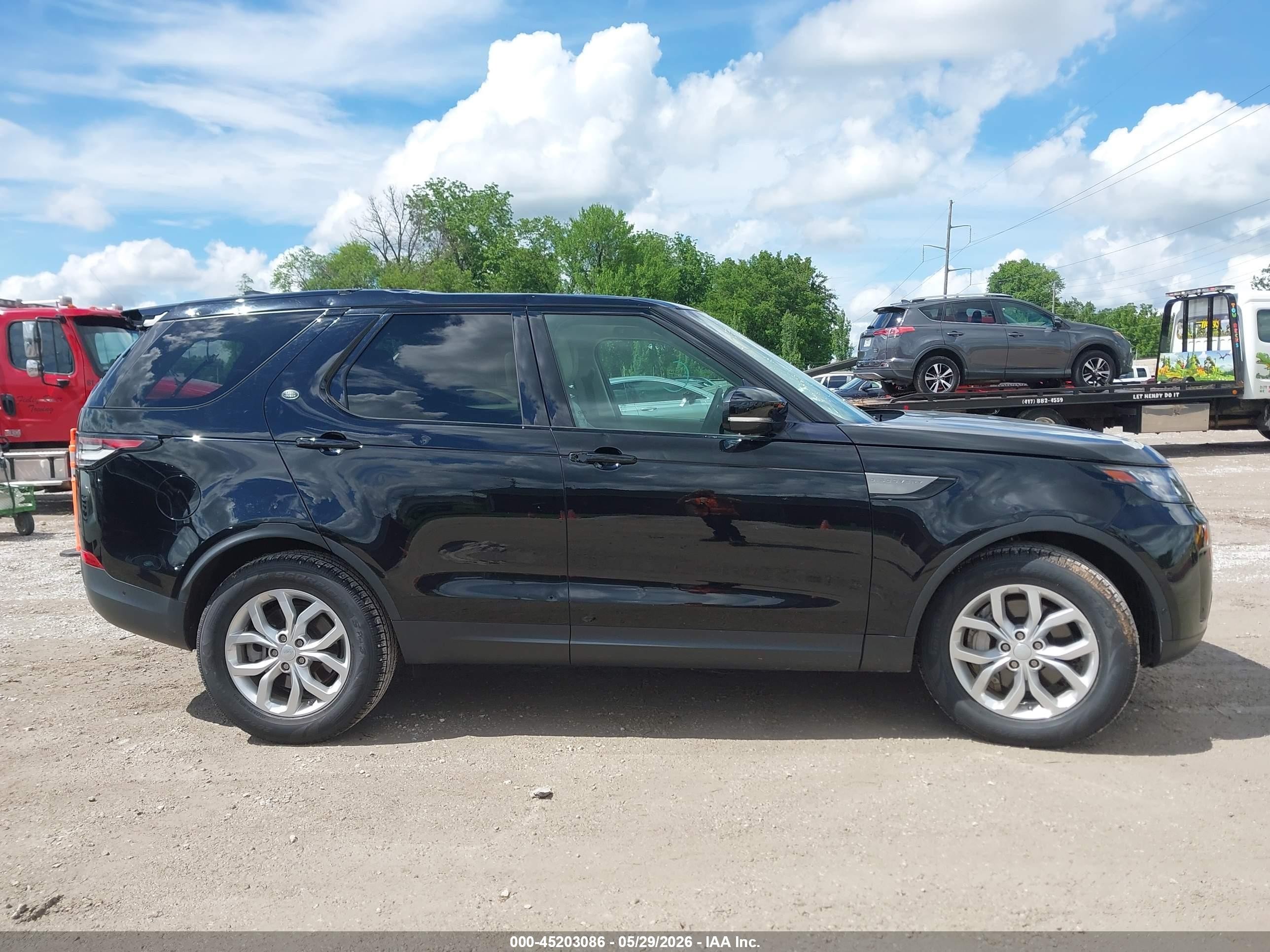 2020 Land Rover Discovery Se Black vin: SALRG2RV2L2428733
