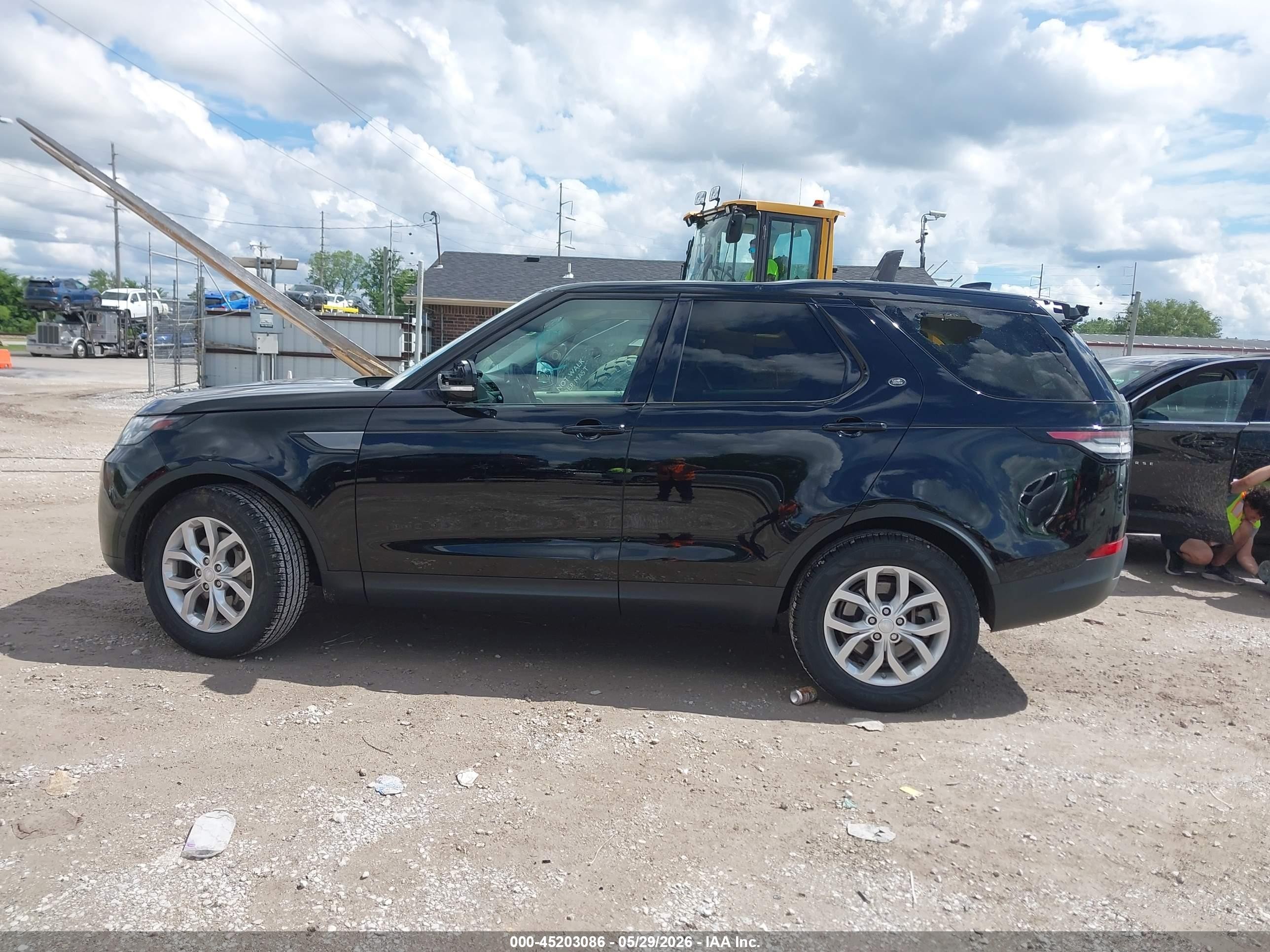 2020 Land Rover Discovery Se Black vin: SALRG2RV2L2428733