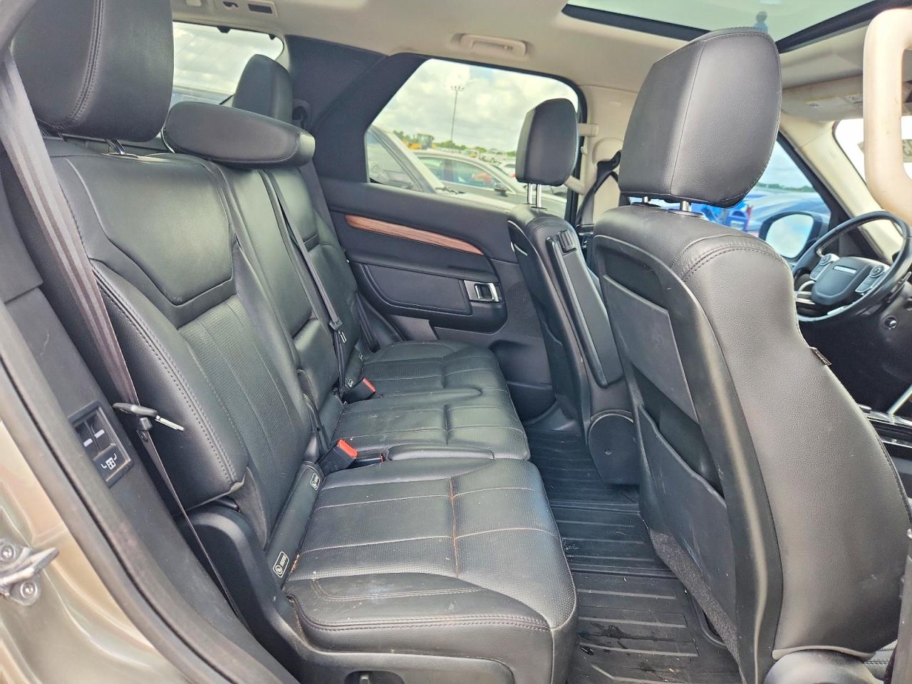 2018 Land Rover Discovery Hse Silver vin: SALRR2RV3JA052251