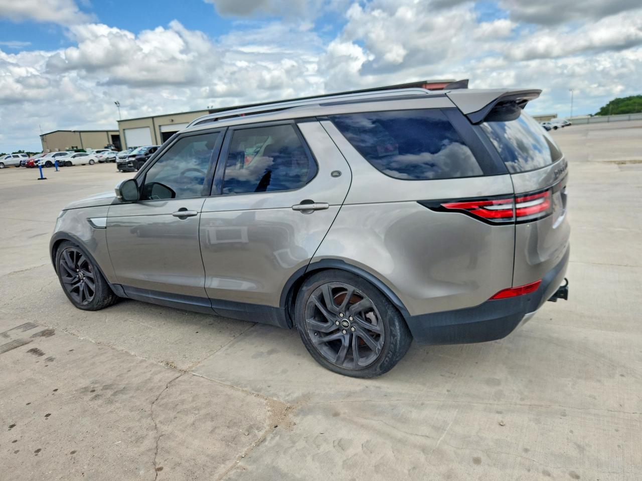 2018 Land Rover Discovery Hse Silver vin: SALRR2RV3JA052251