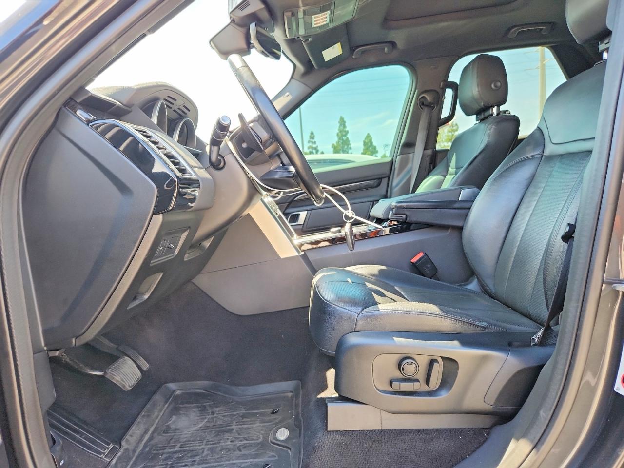 2017 Land Rover Discovery Hse Charcoal vin: SALRRBBK0HA040018