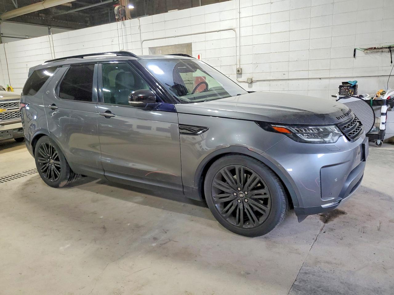 2017 Land Rover Discovery Hse Gray vin: SALRRBBV8HA013305