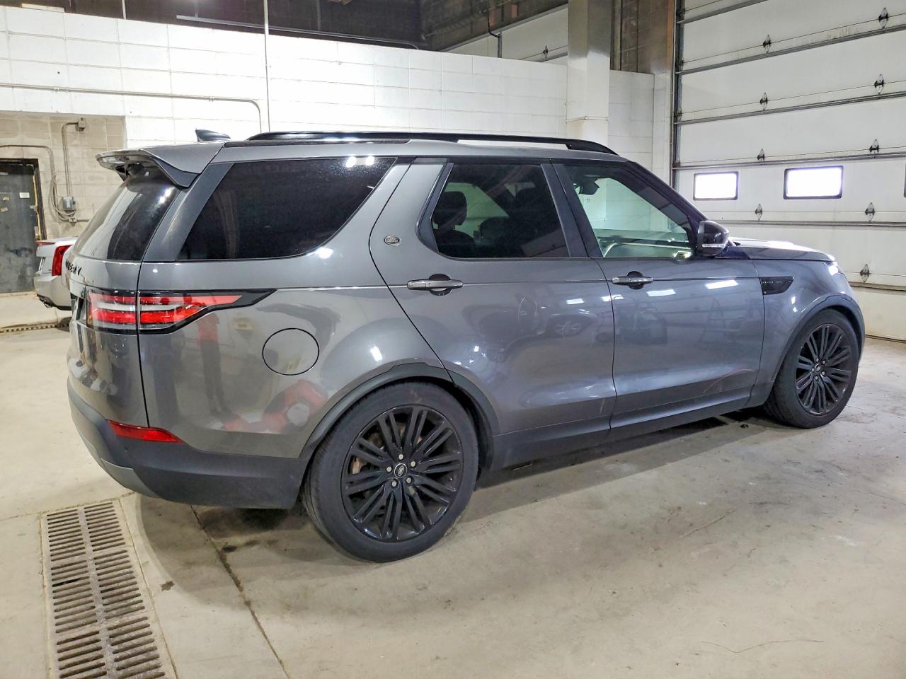 2017 Land Rover Discovery Hse Gray vin: SALRRBBV8HA013305