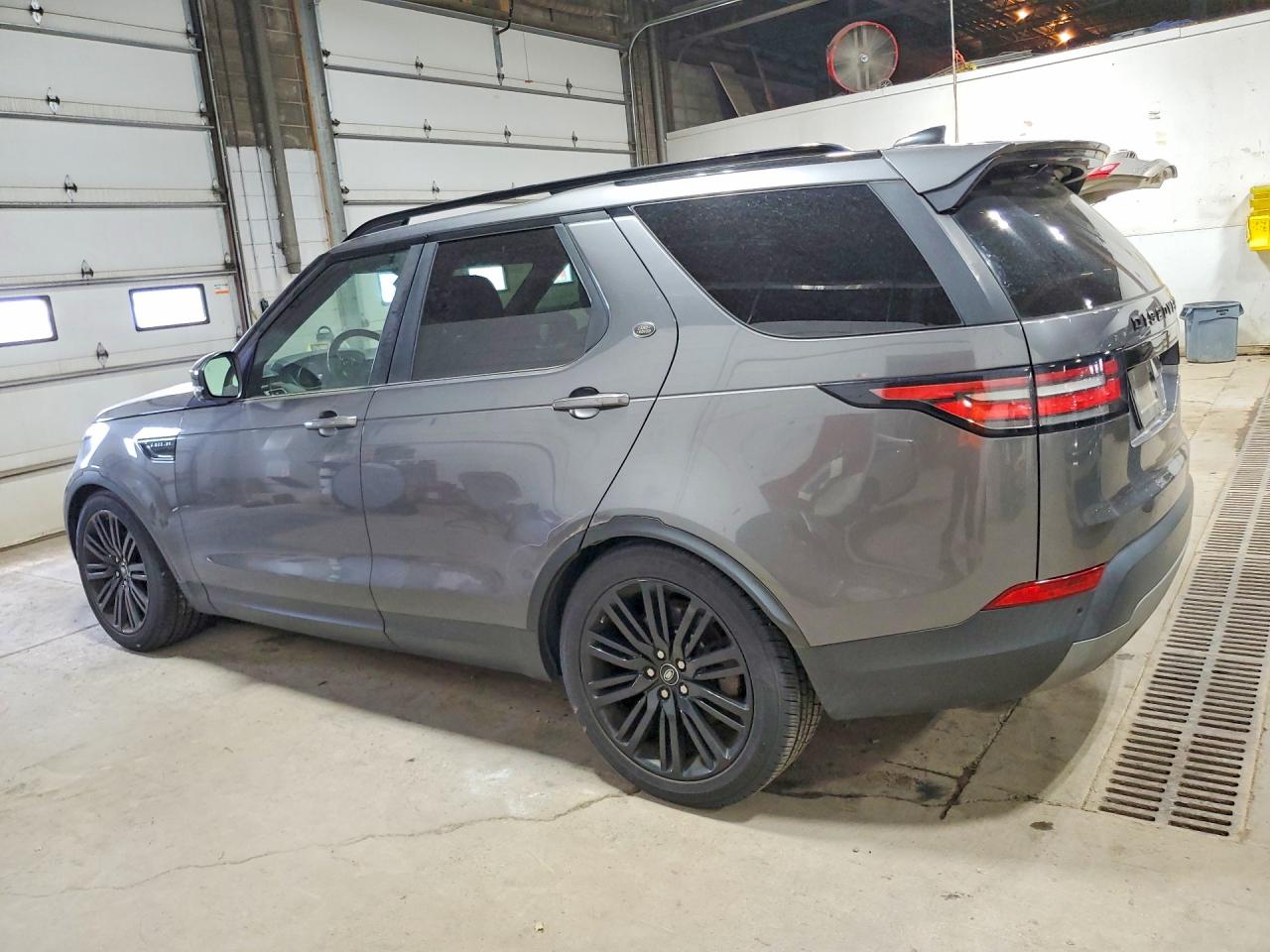2017 Land Rover Discovery Hse Gray vin: SALRRBBV8HA013305