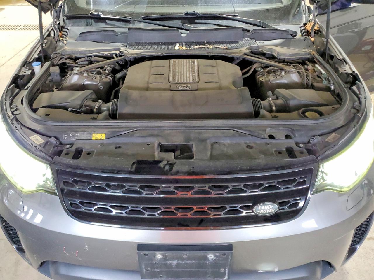 2017 Land Rover Discovery Hse Gray vin: SALRRBBV8HA013305