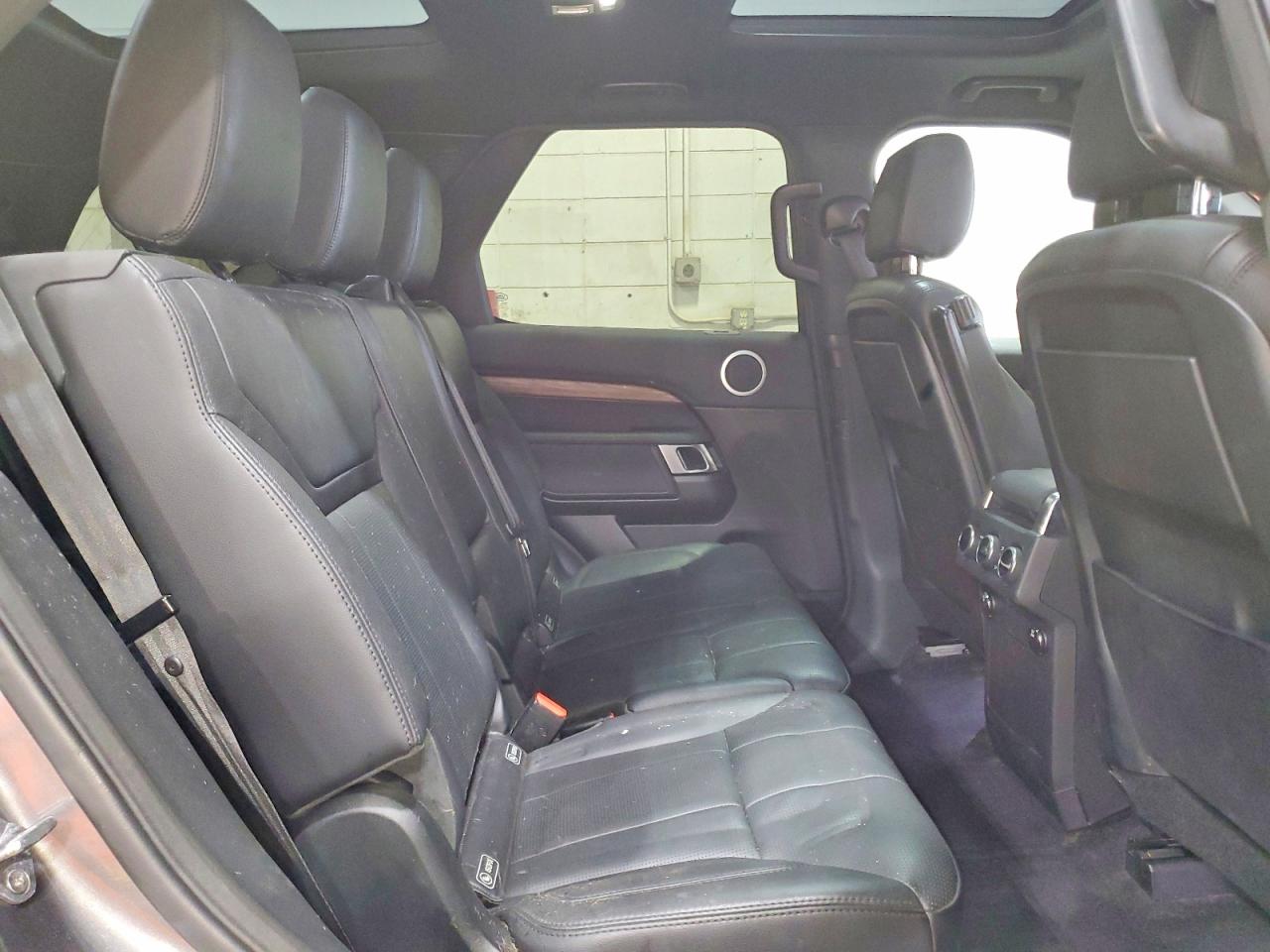 2017 Land Rover Discovery Hse Gray vin: SALRRBBV8HA013305