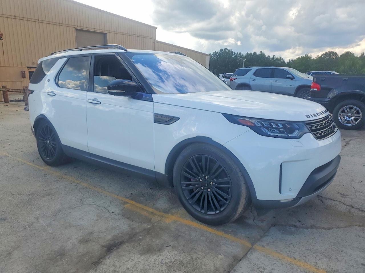 2018 Land Rover Discovery Hse Luxury White vin: SALRT2RV9JA068276