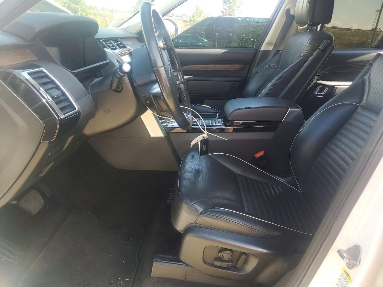 2018 Land Rover Discovery Hse Luxury White vin: SALRT2RV9JA068276