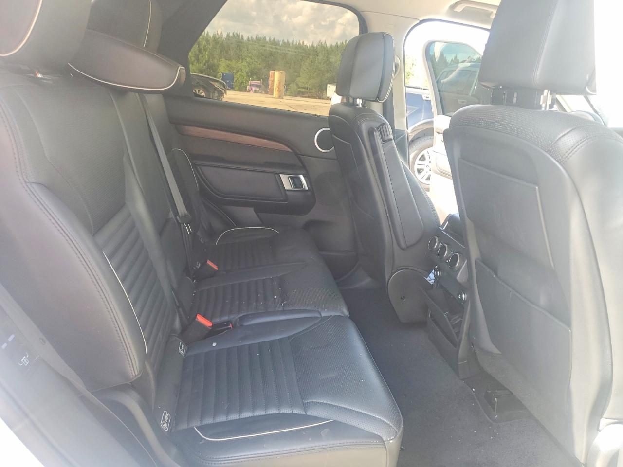 2018 Land Rover Discovery Hse Luxury White vin: SALRT2RV9JA068276