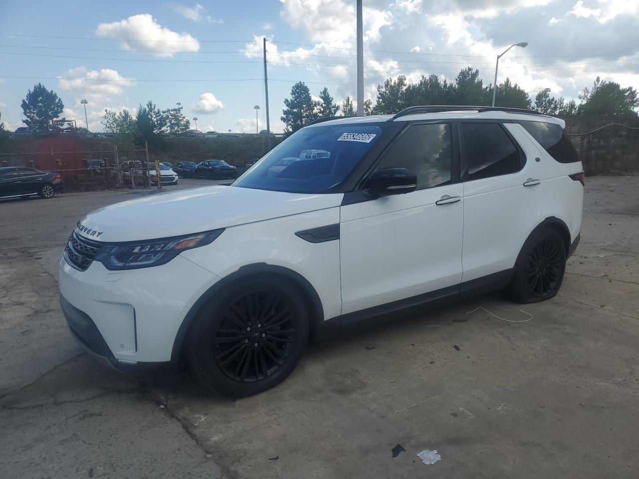 2018 Land Rover Discovery Hse Luxury White vin: SALRT2RV9JA068276 Damage: Left Rear Tire, Worn, Replacement Required