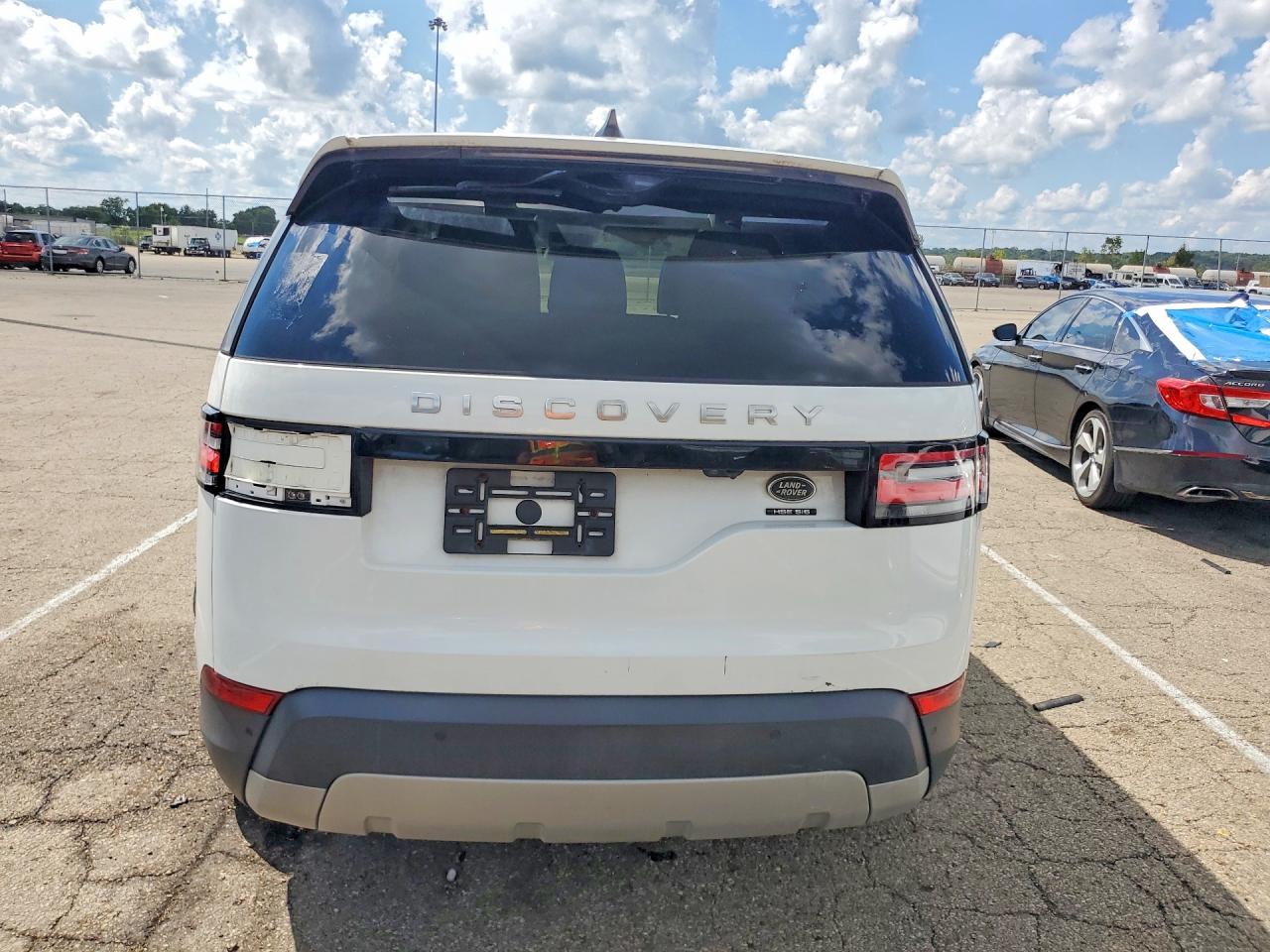 2018 Land Rover Discovery Hse Luxury White vin: SALRT2RV9JA075759