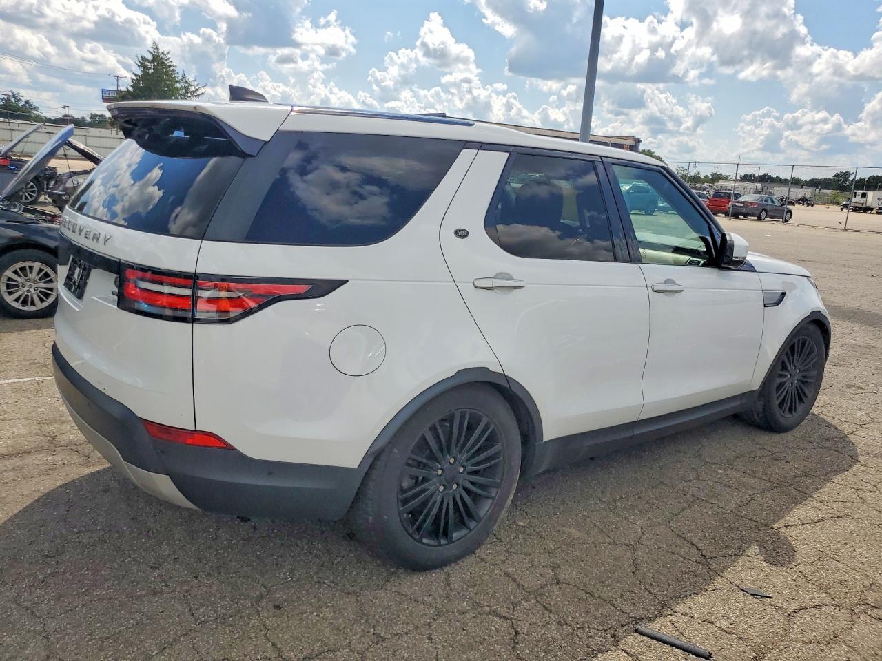 2018 Land Rover Discovery Hse Luxury White vin: SALRT2RV9JA075759