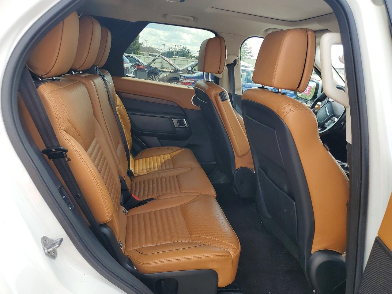 2018 Land Rover Discovery Hse Luxury White vin: SALRT2RV9JA075759