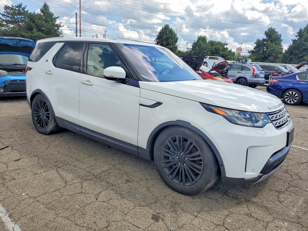 2018 Land Rover Discovery Hse Luxury White vin: SALRT2RV9JA075759