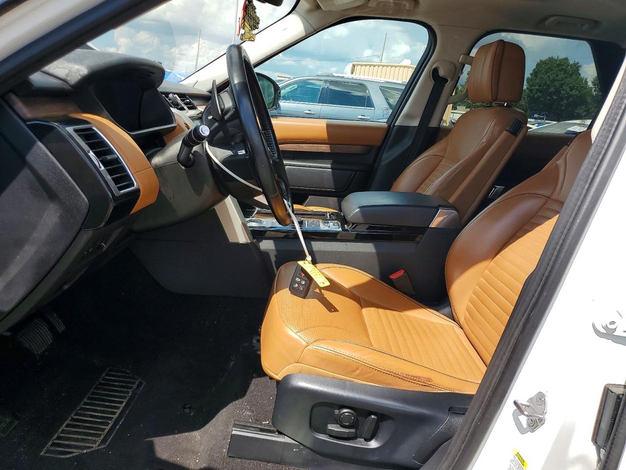 2018 Land Rover Discovery Hse Luxury White vin: SALRT2RV9JA075759