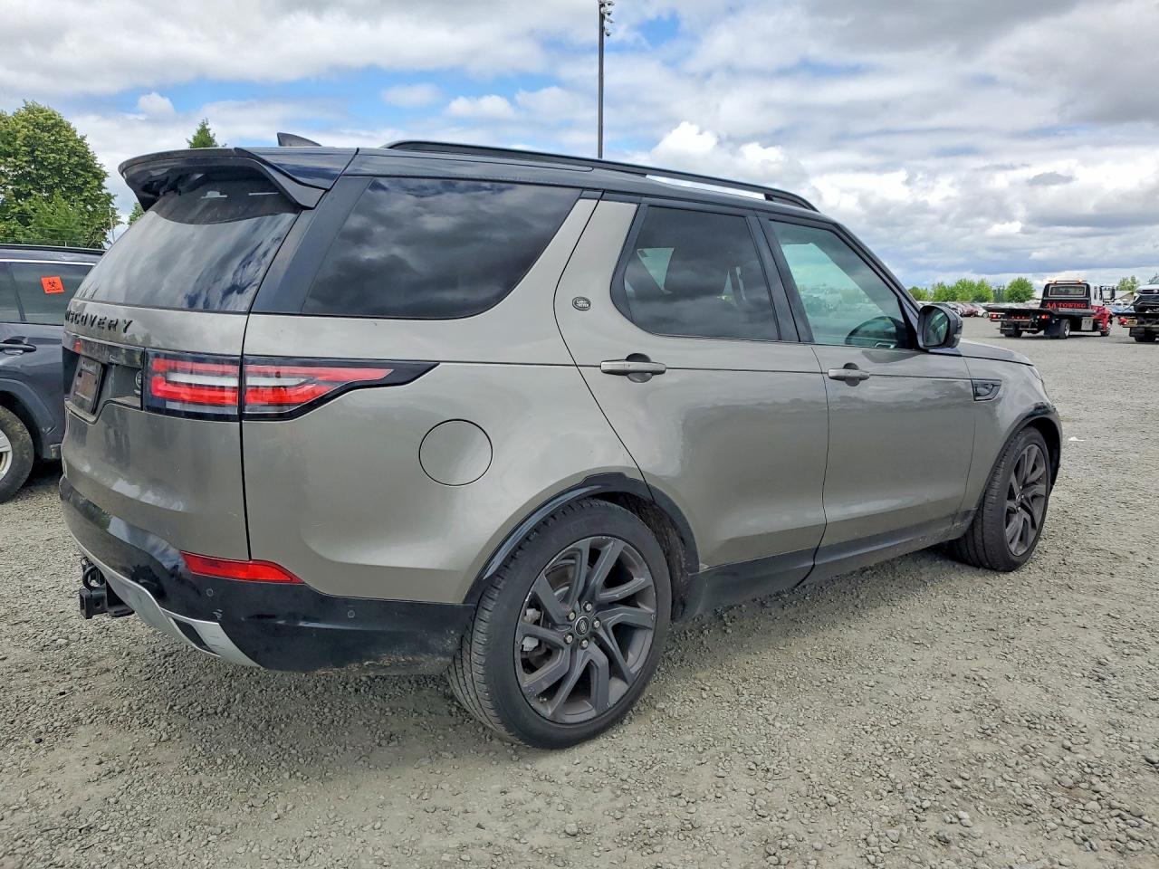 2018 Land Rover Discovery Hse Luxury Black vin: SALRT2RVXJA067105