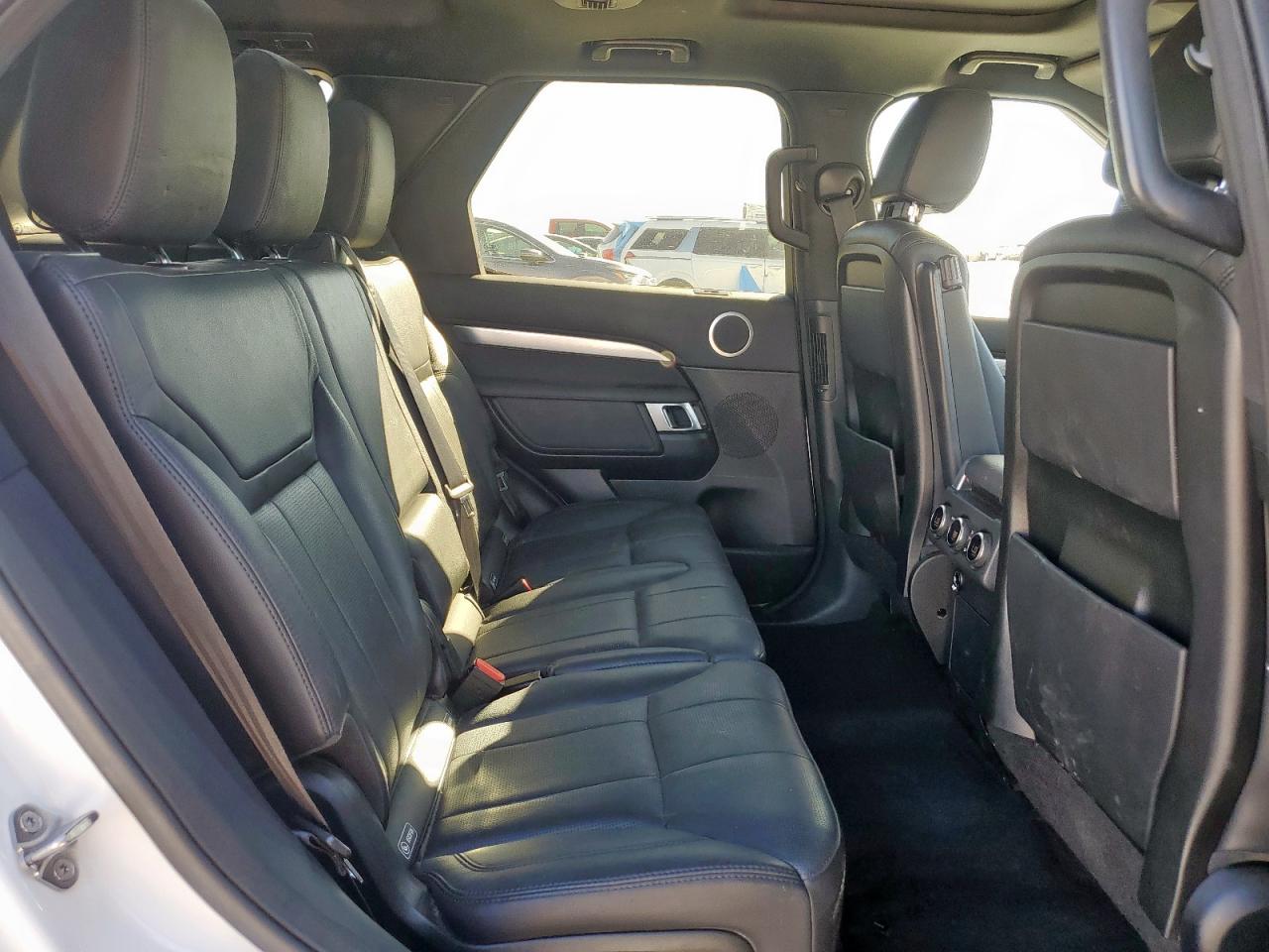 2020 Land Rover Discovery Landmark White vin: SALRU2RV2L2415635