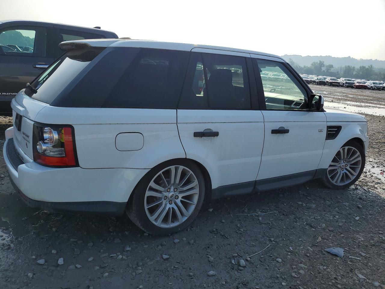 2011 Land Rover Range Rover Sport Lux White vin: SALSK2D41BA715600