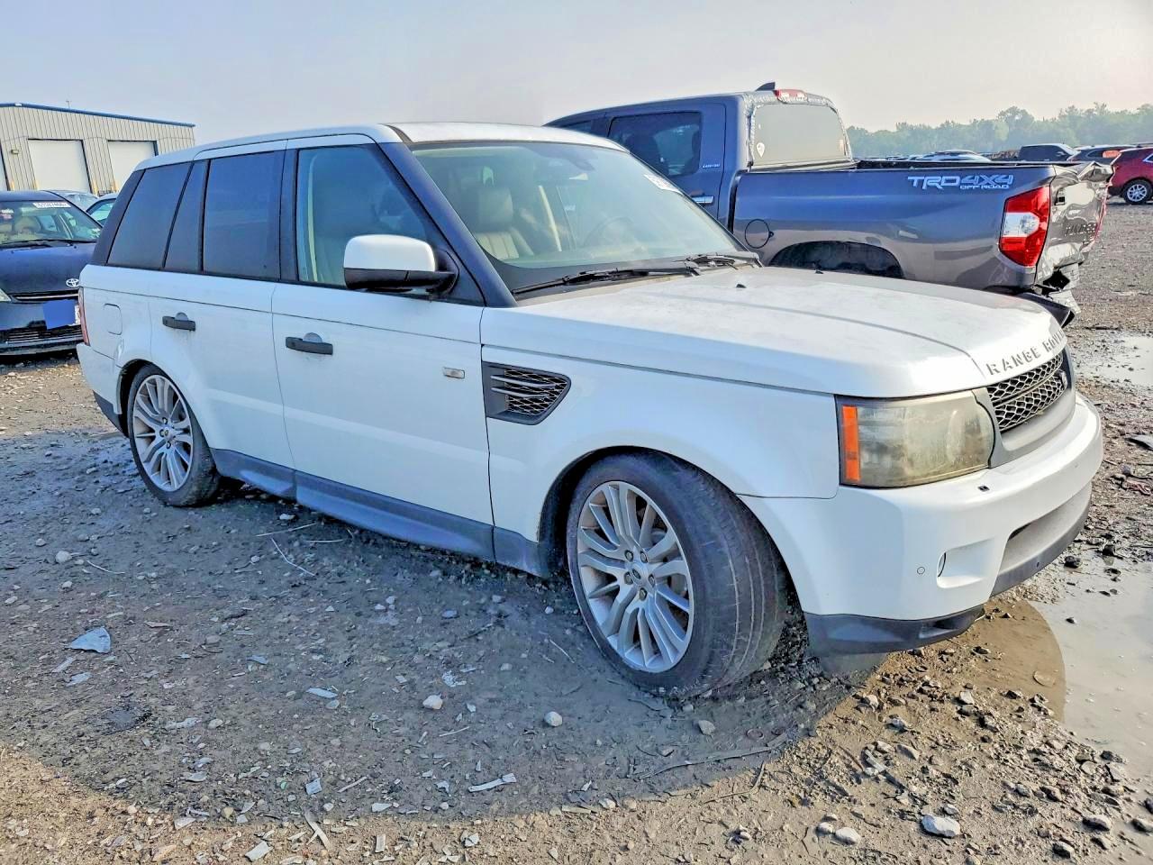 2011 Land Rover Range Rover Sport Lux White vin: SALSK2D41BA715600