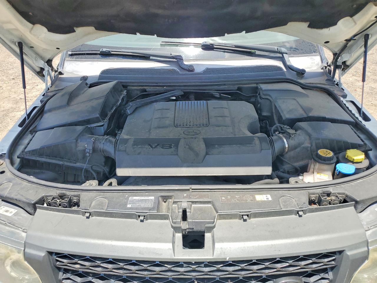 2011 Land Rover Range Rover Silver vin: SALSK2D49BA270474