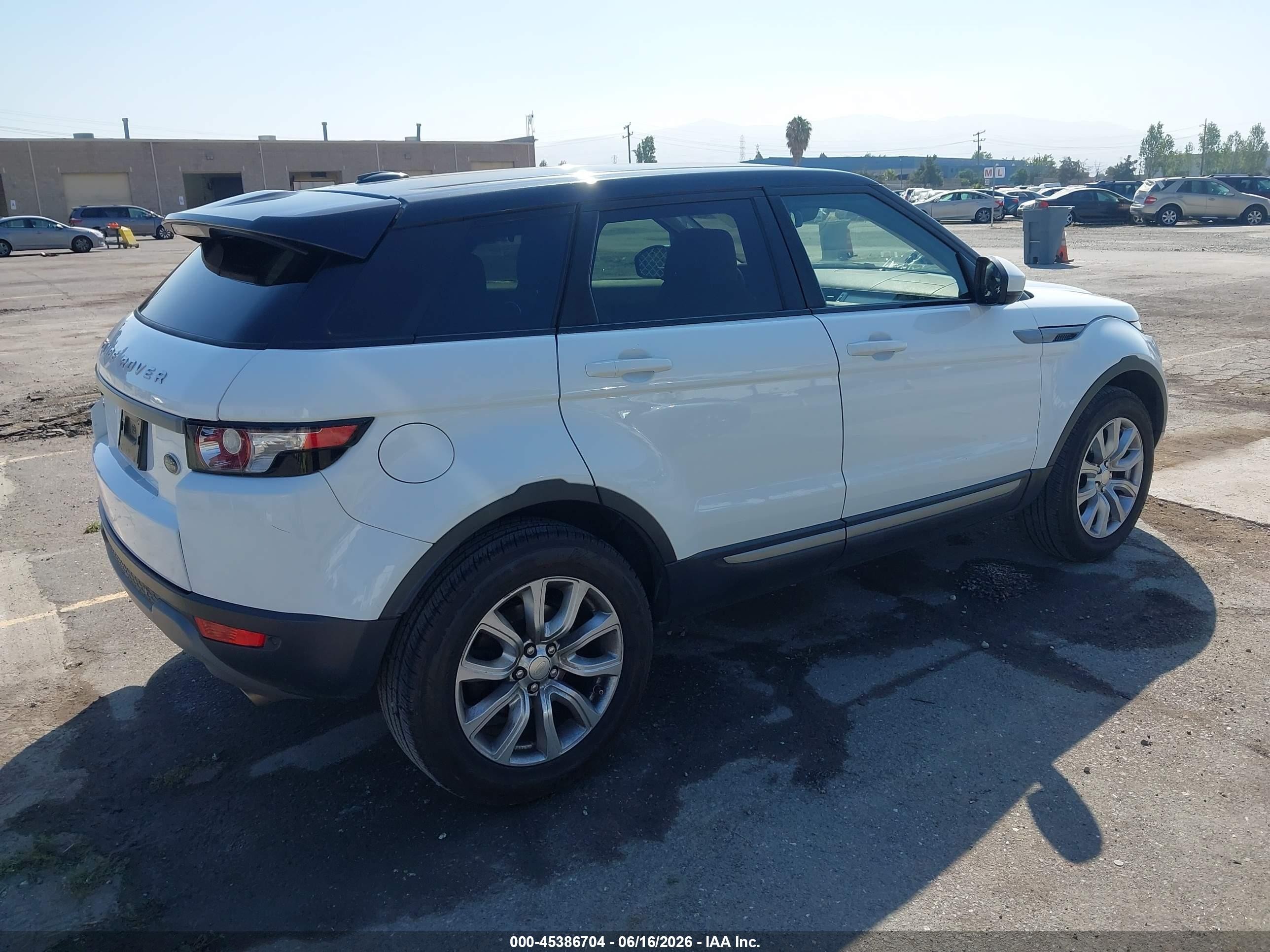 2015 Land Rover Range Rover Evoque Pure White vin: SALVN2BG4FH029100