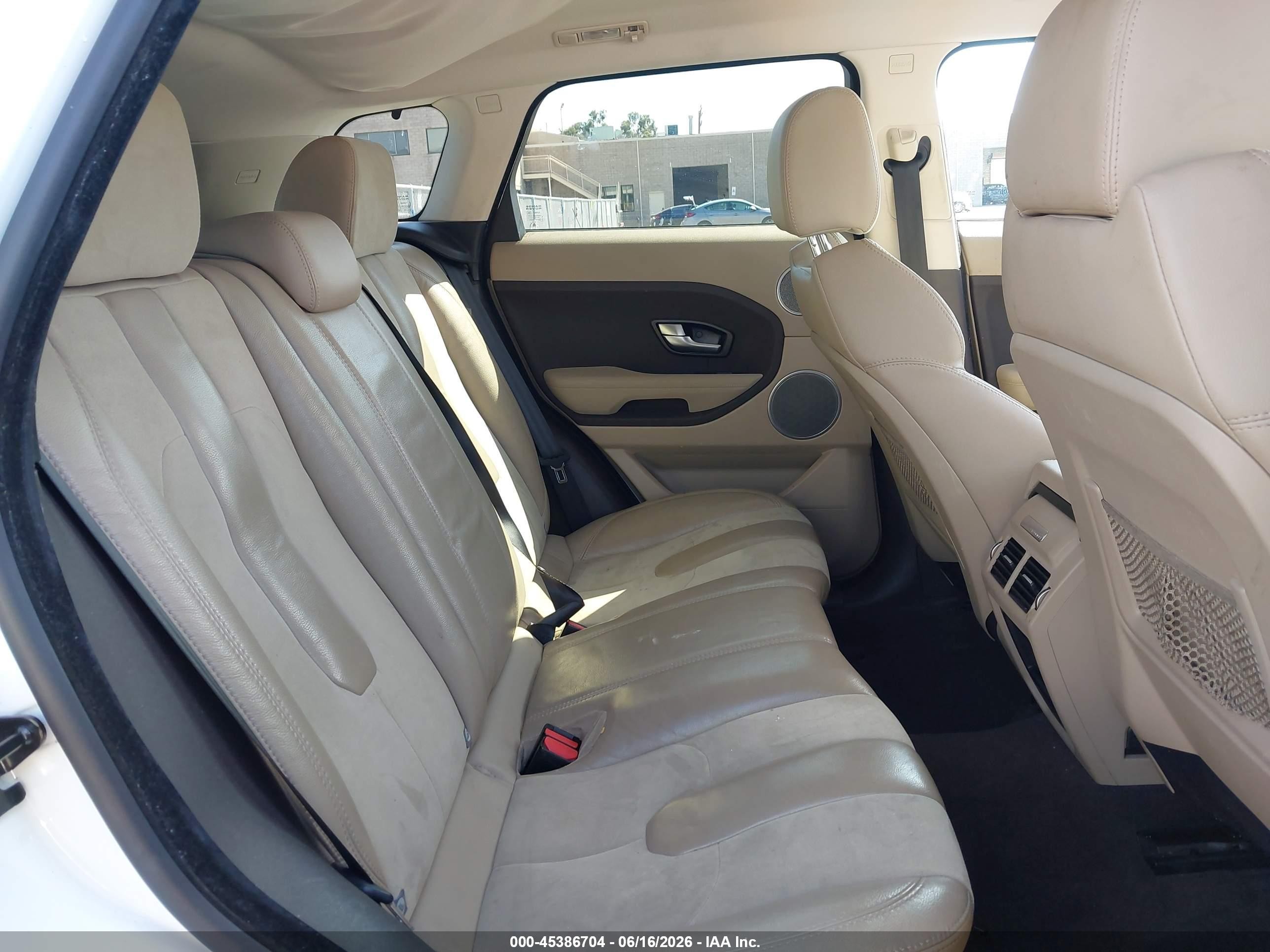 2015 Land Rover Range Rover Evoque Pure White vin: SALVN2BG4FH029100