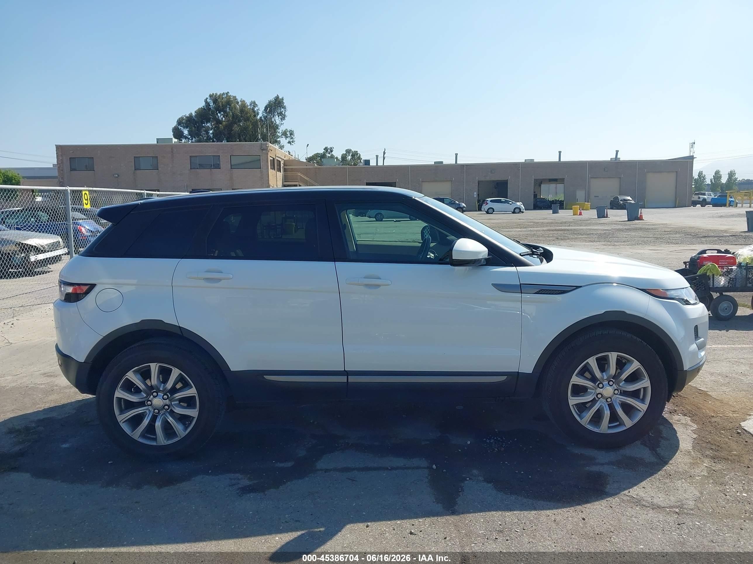2015 Land Rover Range Rover Evoque Pure White vin: SALVN2BG4FH029100