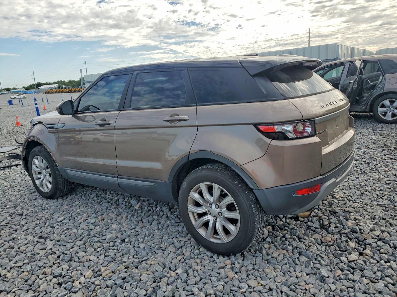 2015 Land Rover Range Rover Evoque Pure Tan vin: SALVN2BG4FH050450