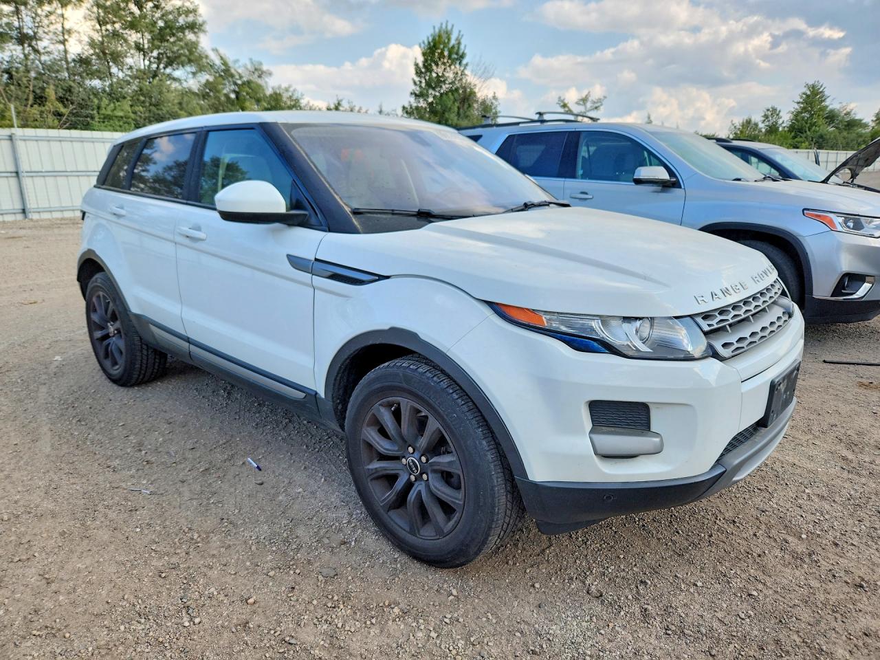 2015 Land Rover Range Rover Evoque Pure White vin: SALVN2BG5FH034418