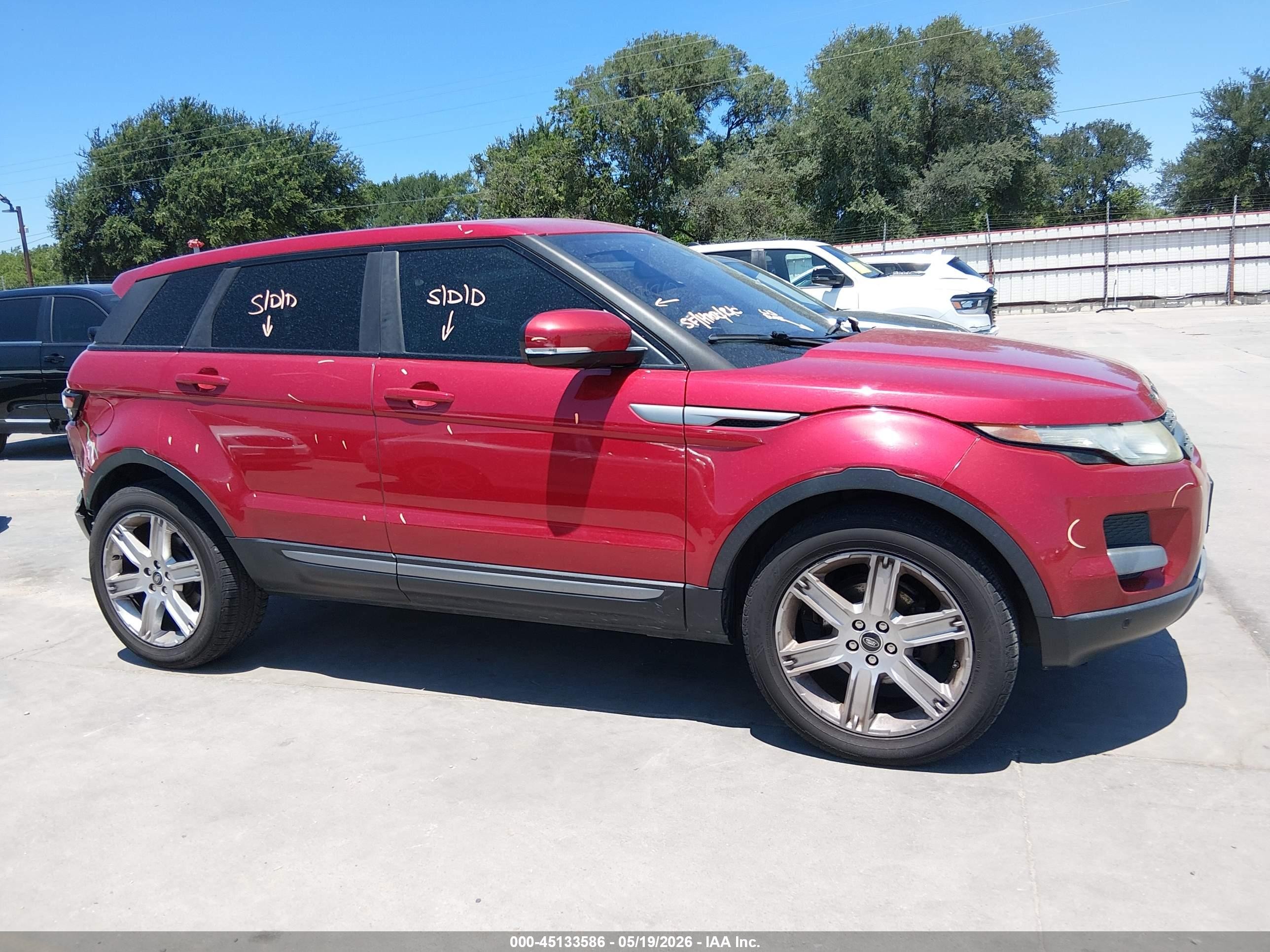 2013 Land Rover Range Rover Evoque Pure Red vin: SALVN2BG6DH837249