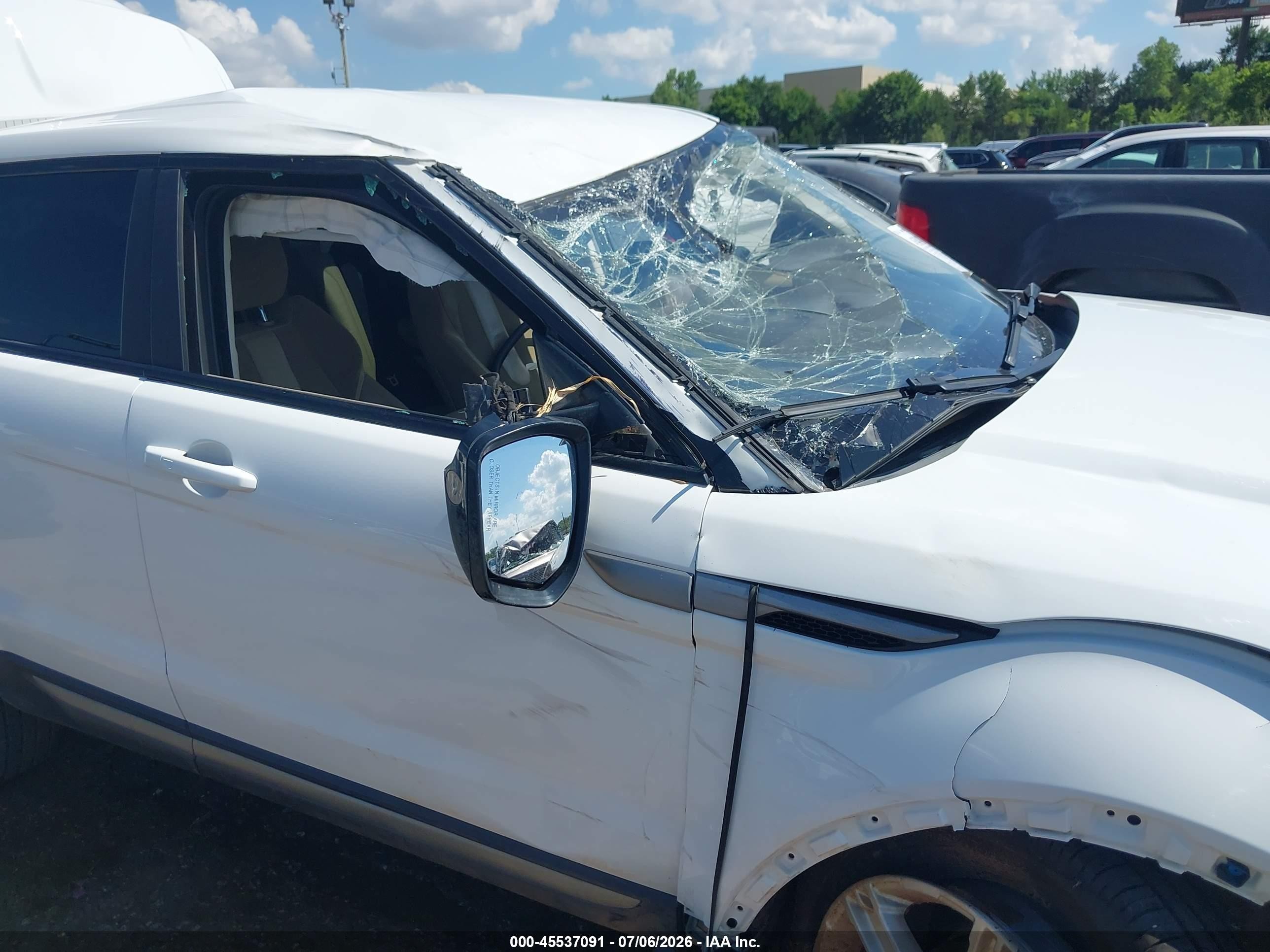 2013 Land Rover Range Rover Evoque Pure White vin: SALVN2BG6DH850017