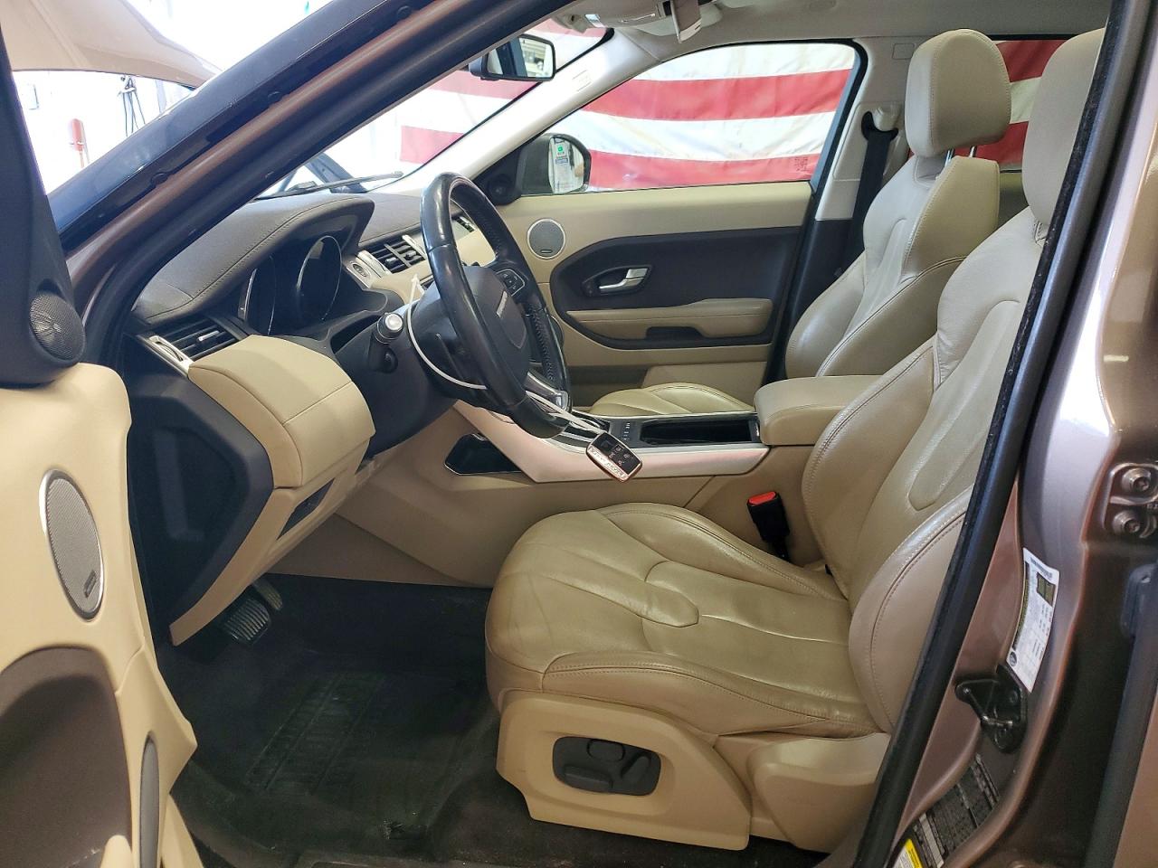 2015 Land Rover Range Rover Evoque Pure Plus Gold vin: SALVP2BG2FH048948