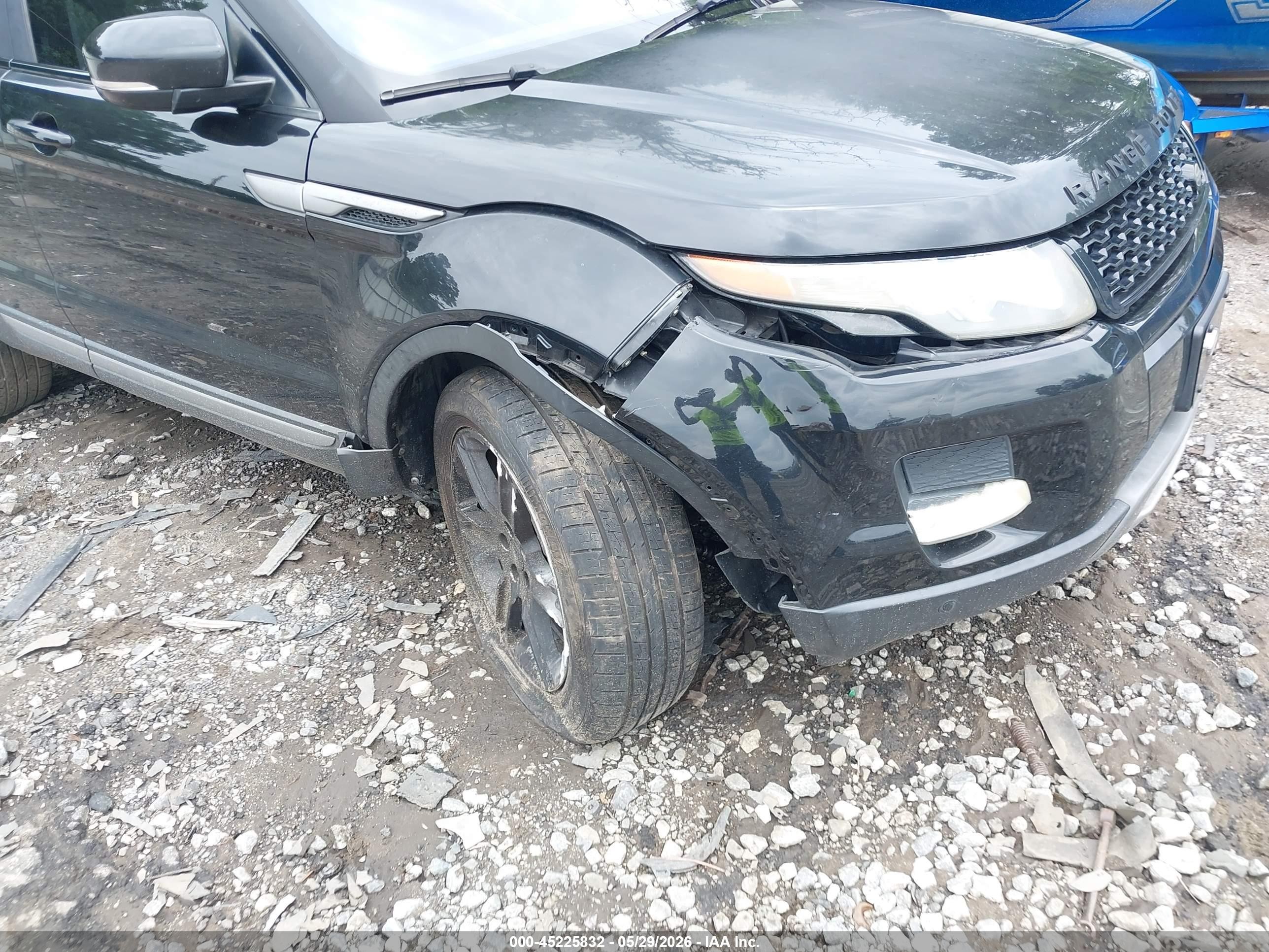 2013 Land Rover Range Rover Evoque Pure Black vin: SALVP2BG5DH850701