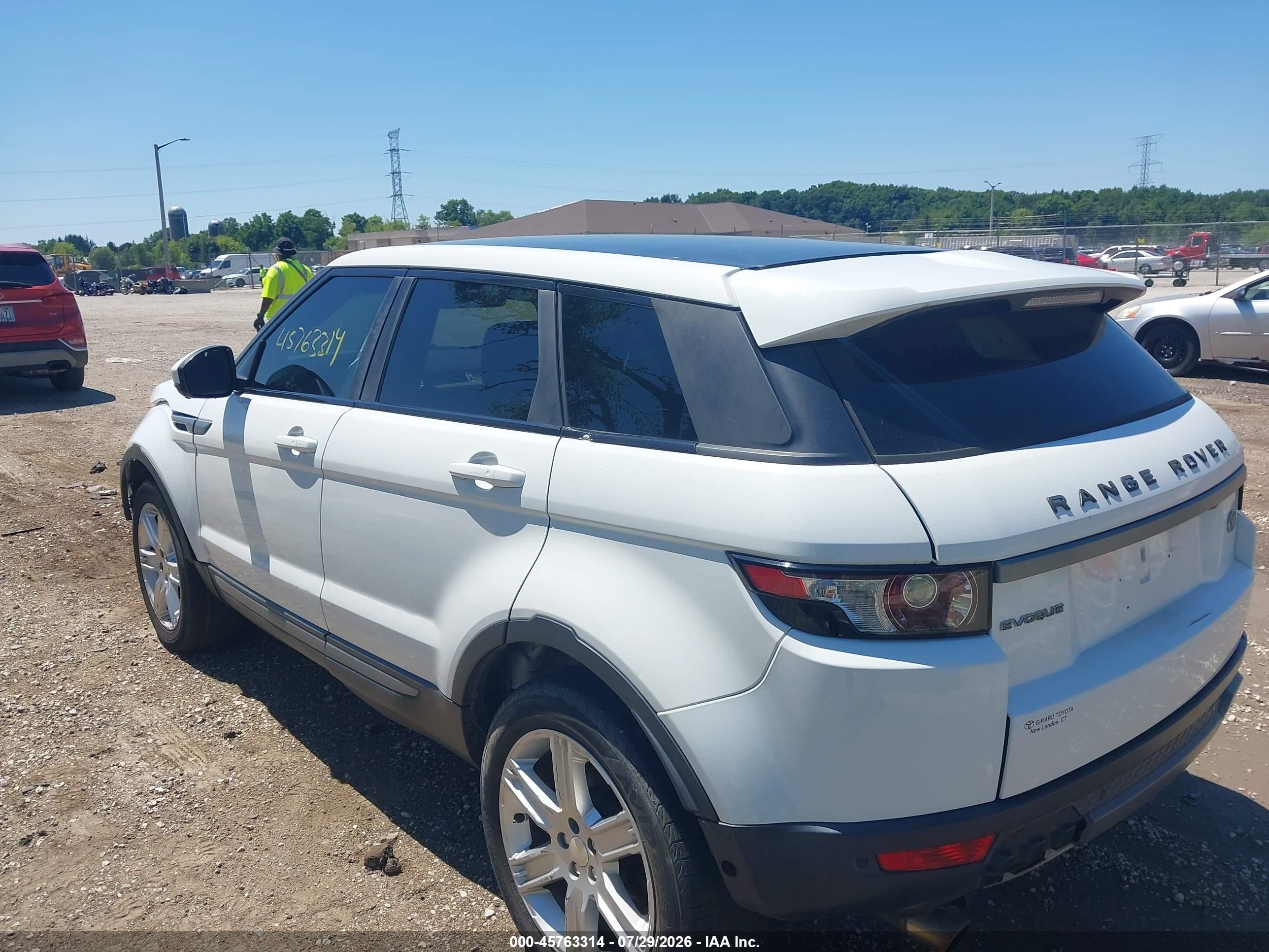 2015 Land Rover Range Rover Evoque Pure White vin: SALVP2BG9FH028003