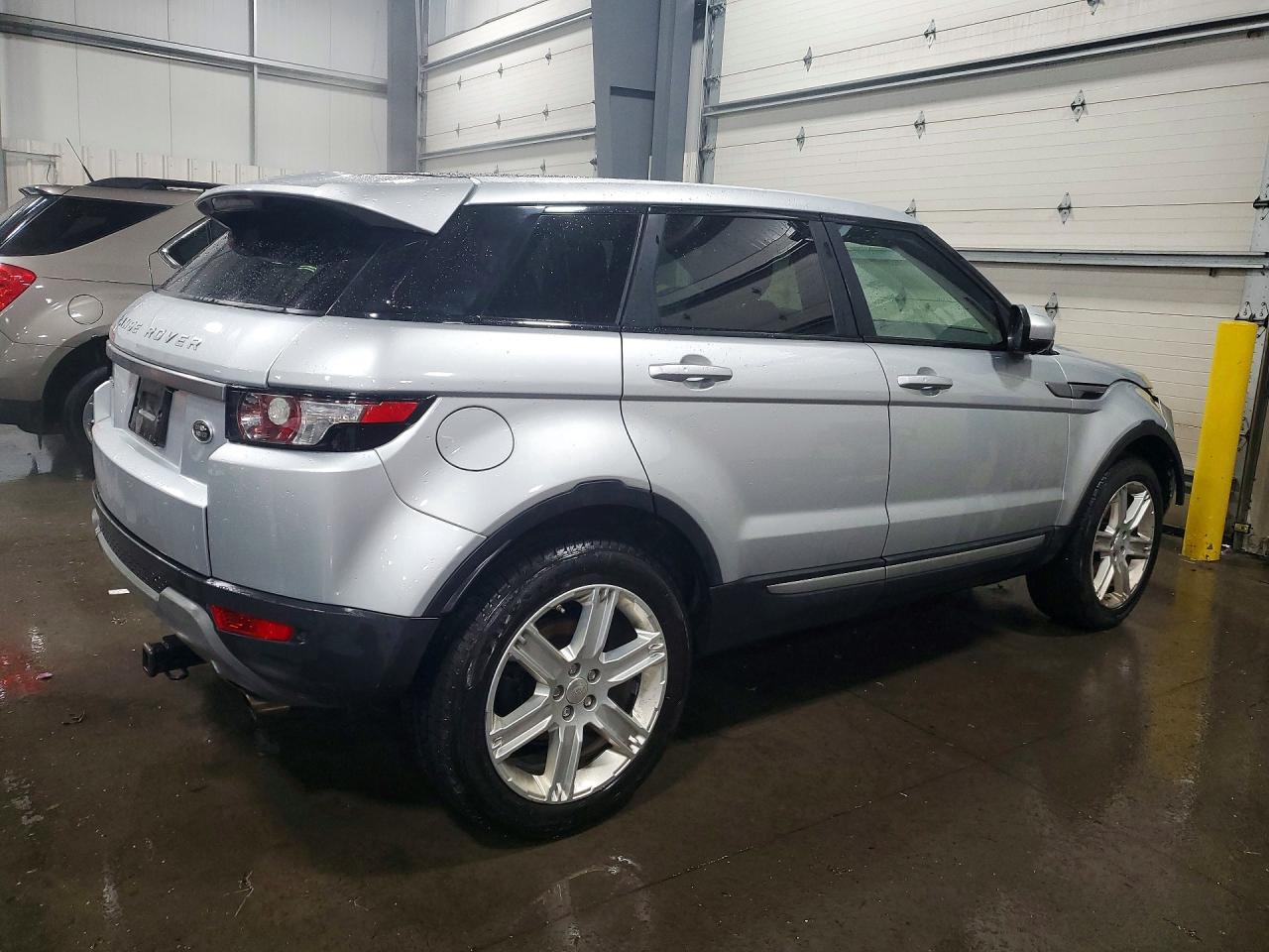 2015 Land Rover Range Rover Evoque Pure Premium Silver vin: SALVR2BG4FH985357