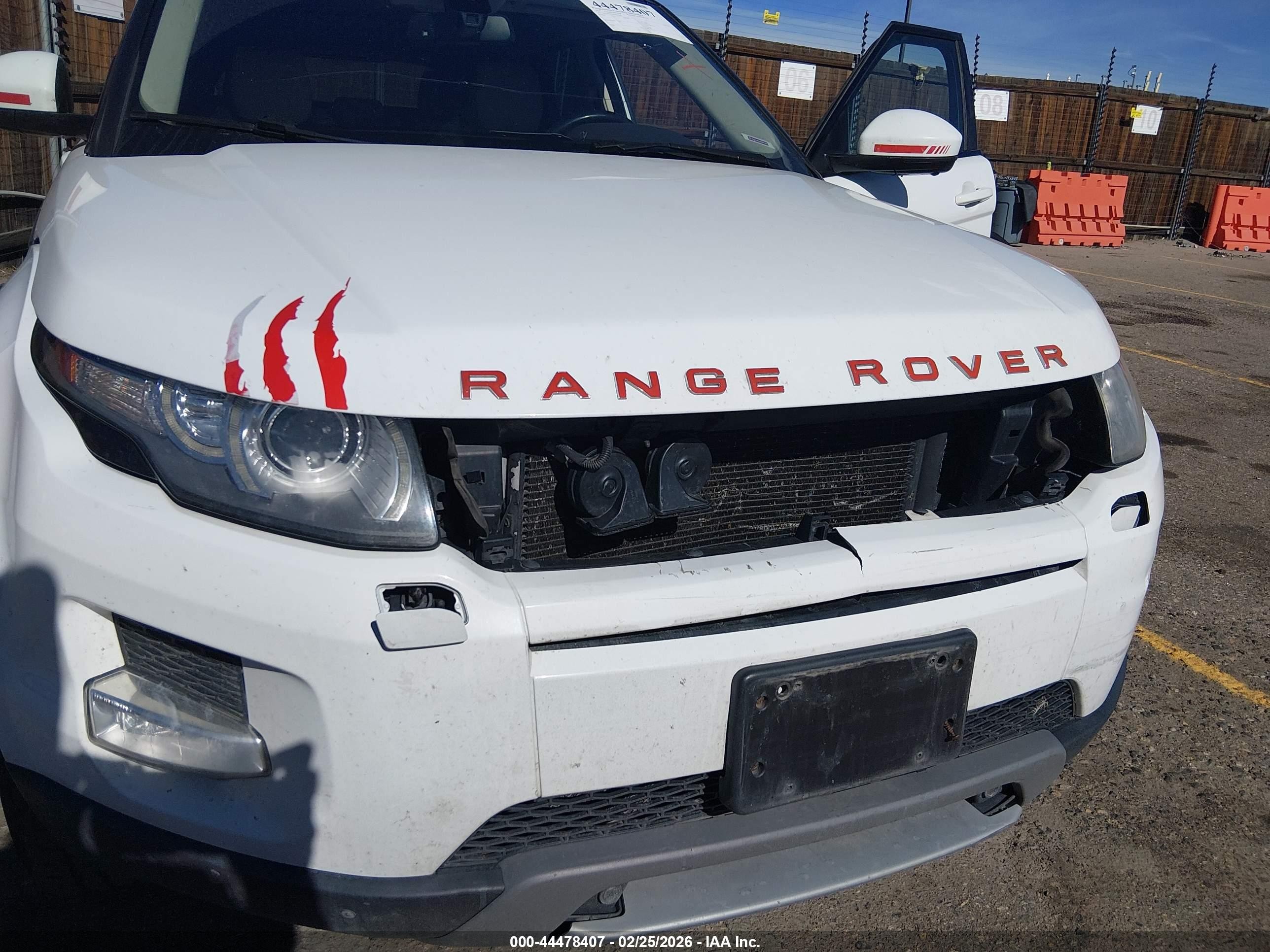 2015 Land Rover Range Rover Evoque Pure Белый vin: SALVR2BGXFH062042