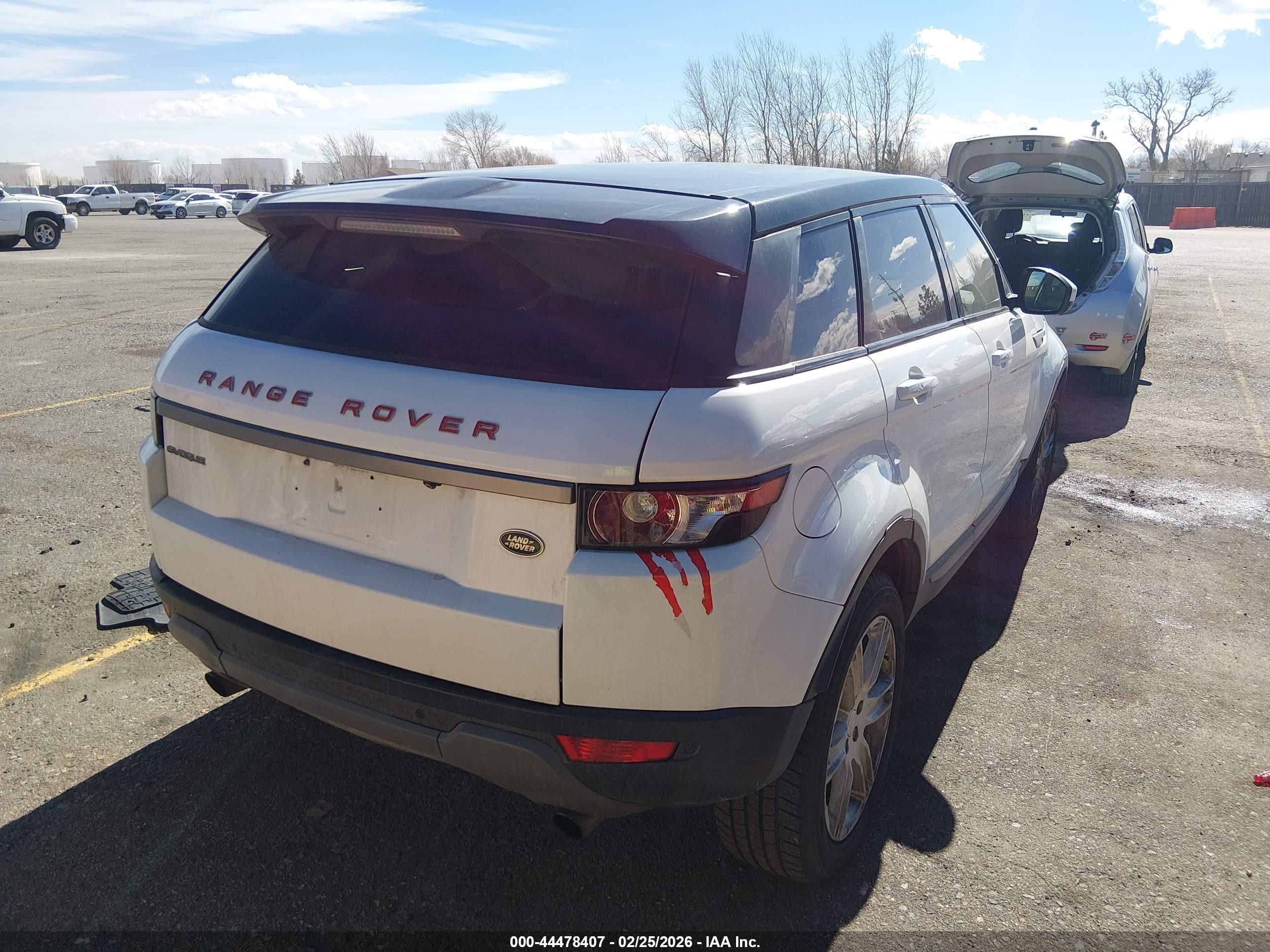 2015 Land Rover Range Rover Evoque Pure Белый vin: SALVR2BGXFH062042