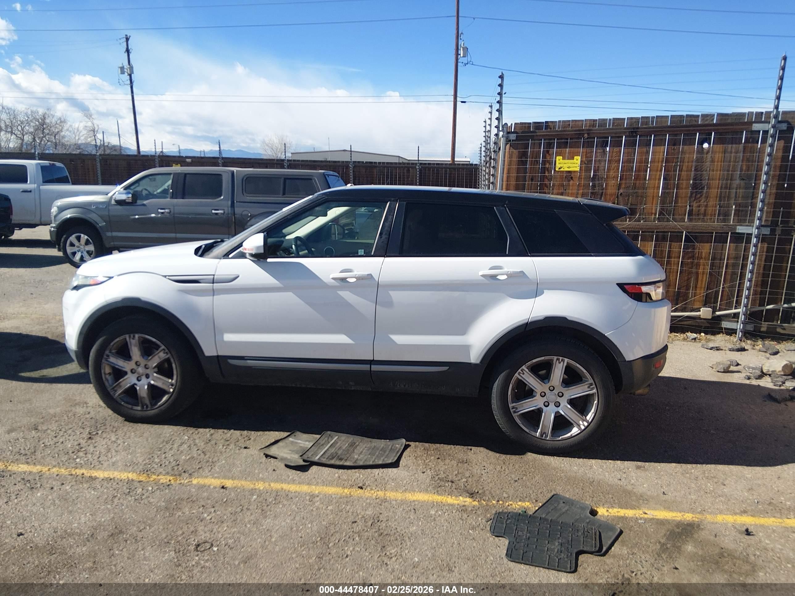 2015 Land Rover Range Rover Evoque Pure Белый vin: SALVR2BGXFH062042