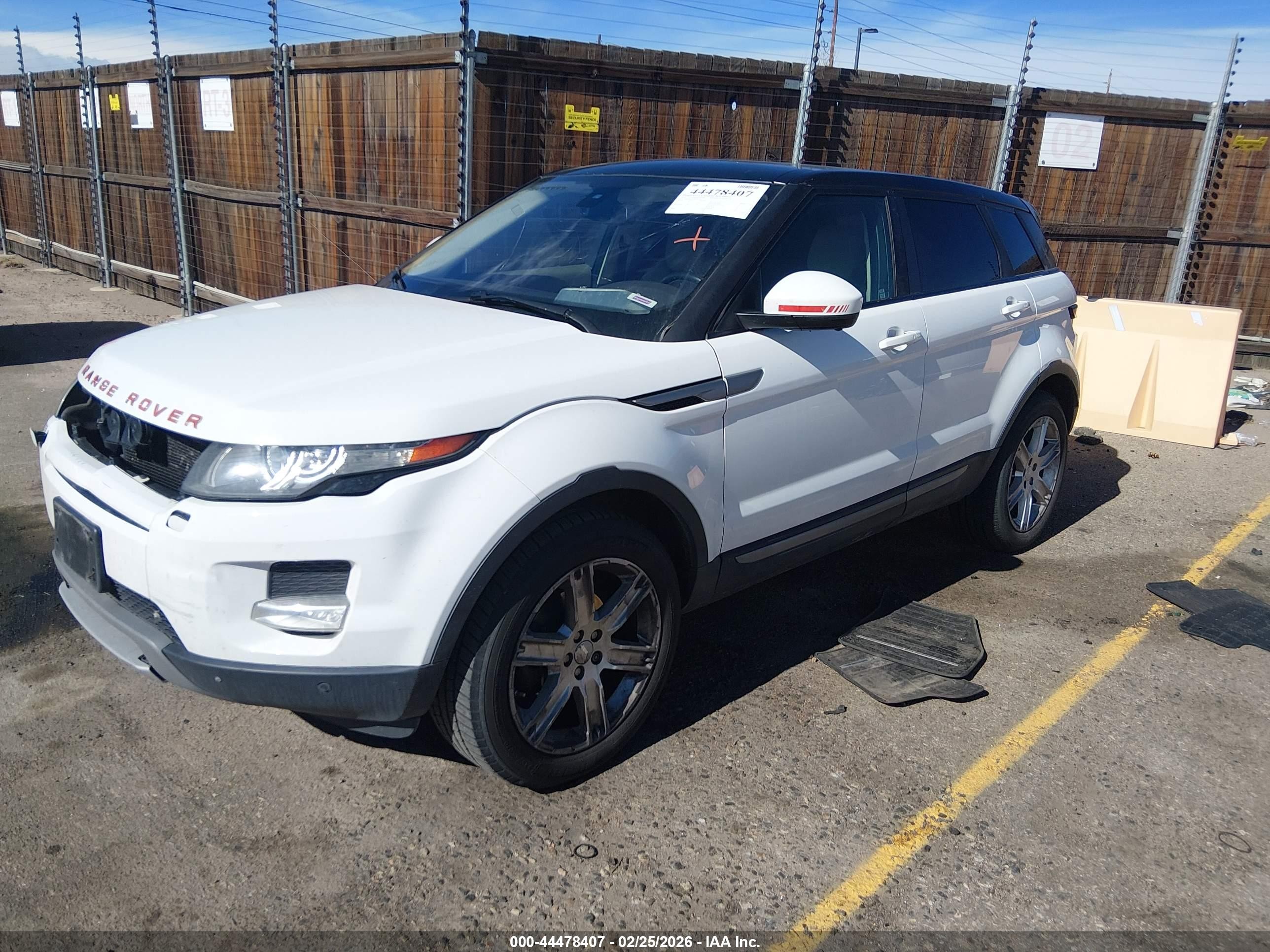 2015 Land Rover Range Rover Evoque Pure Белый vin: SALVR2BGXFH062042