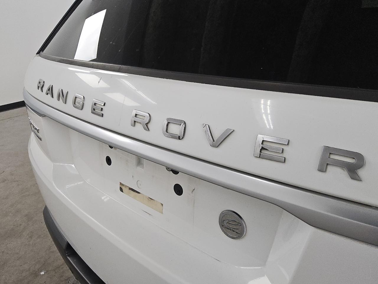 2015 Land Rover Range Rover Sport Hse White vin: SALWR2VF6FA533815 Damage: Lift Gate, Heavy Scratch, 3 To 4 Inches