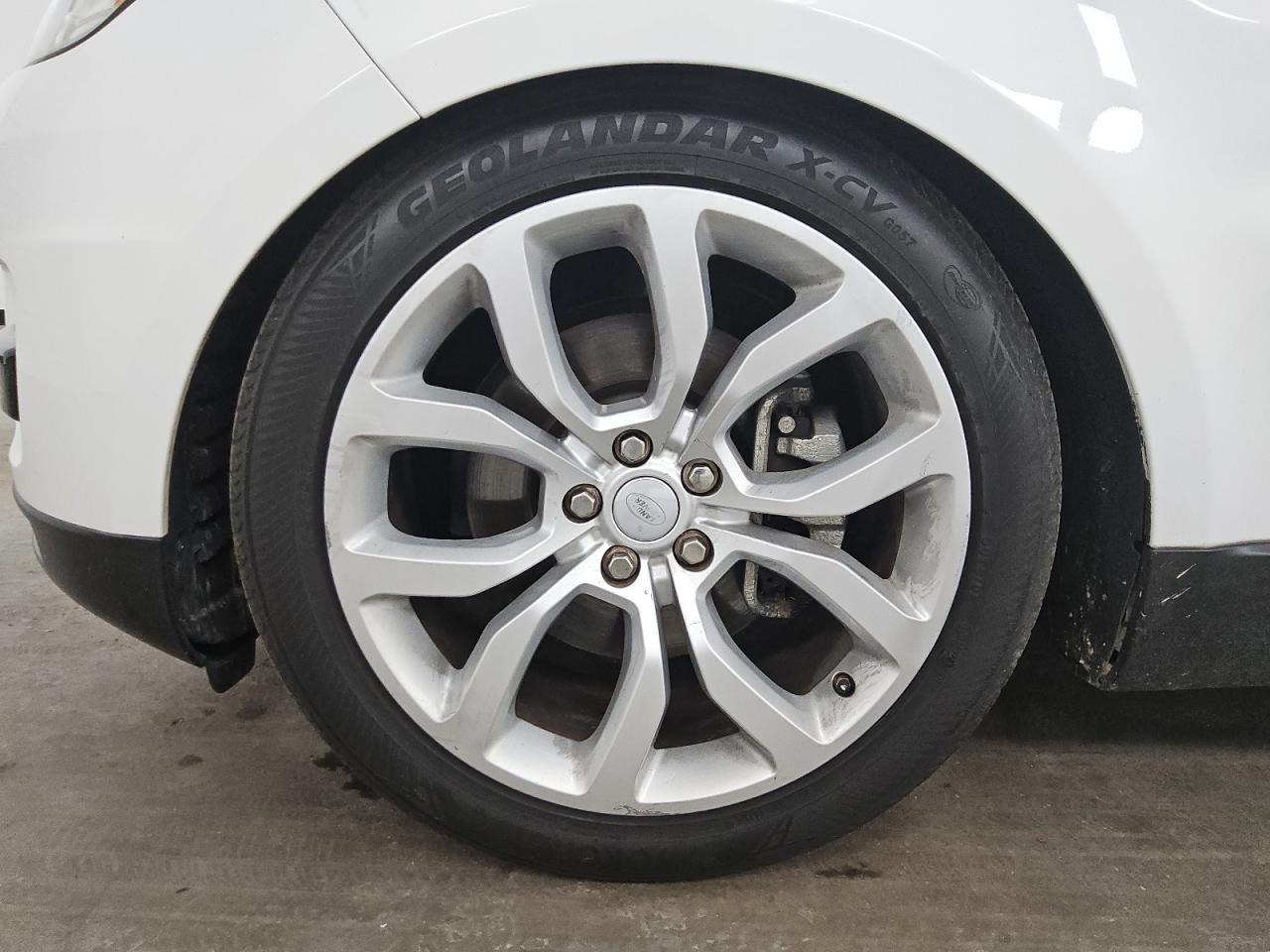 2015 Land Rover Range Rover Sport Hse White vin: SALWR2VF6FA533815 Damage: Left Front Tire, Worn, Replacement Required
