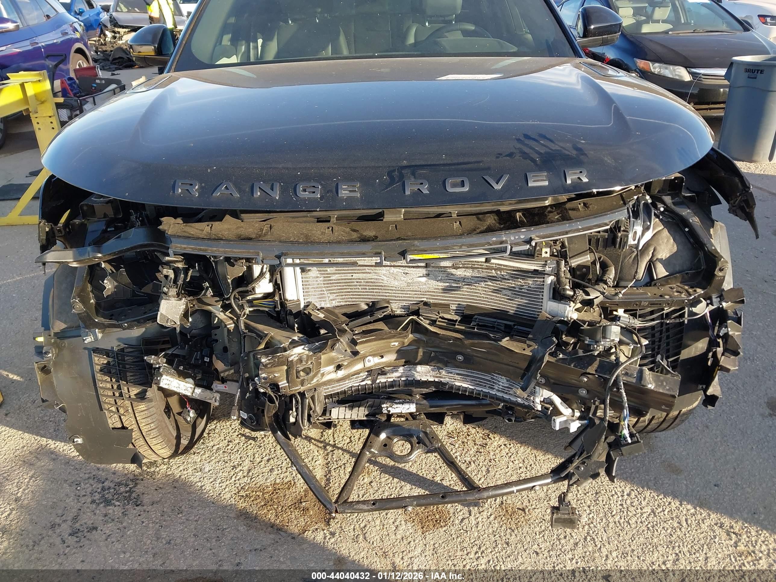 2026 Land Rover Range Rover Velar P250 Dynamic Se Black vin: SALYL2EX6TA814611