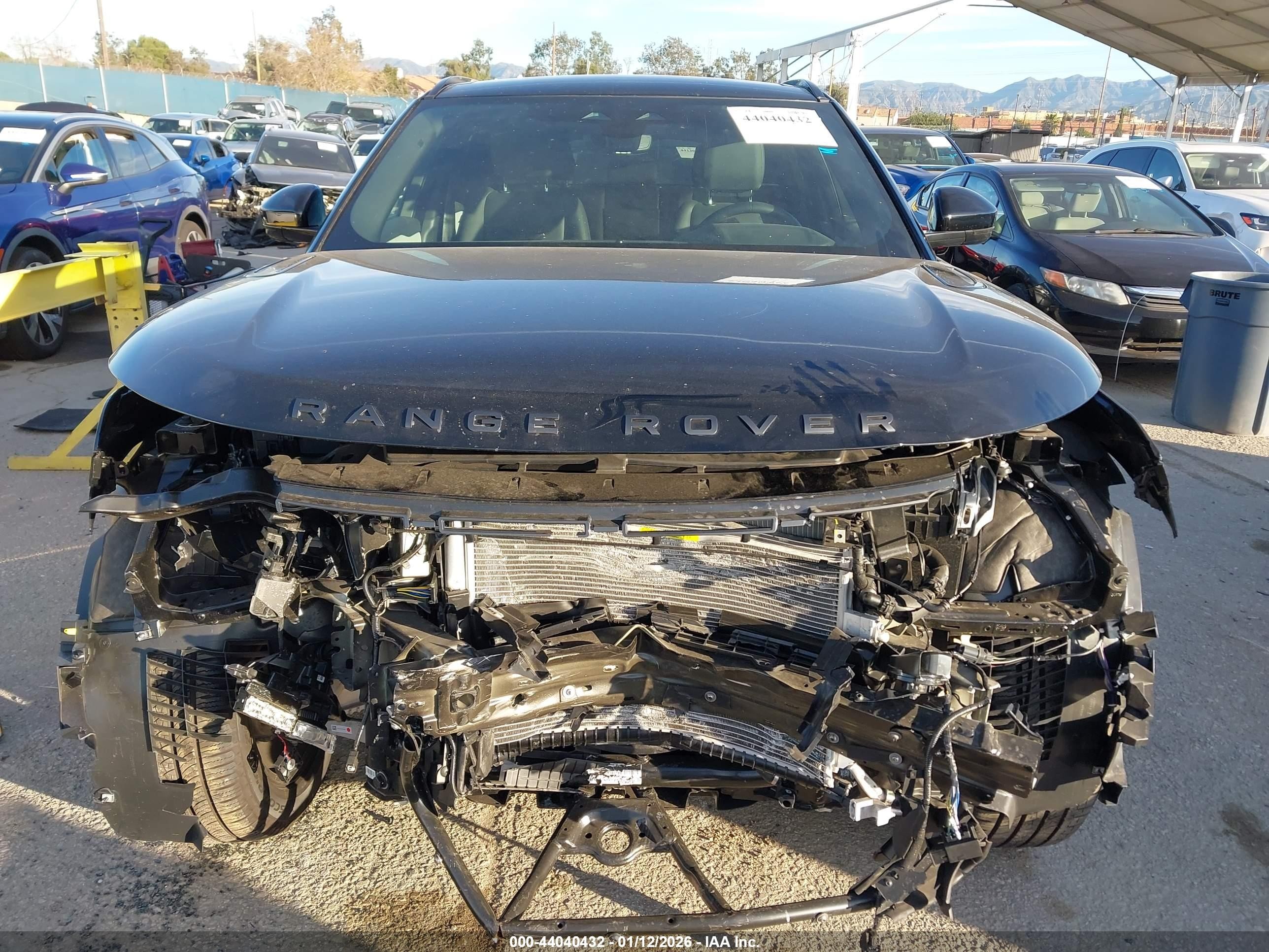 2026 Land Rover Range Rover Velar P250 Dynamic Se Black vin: SALYL2EX6TA814611