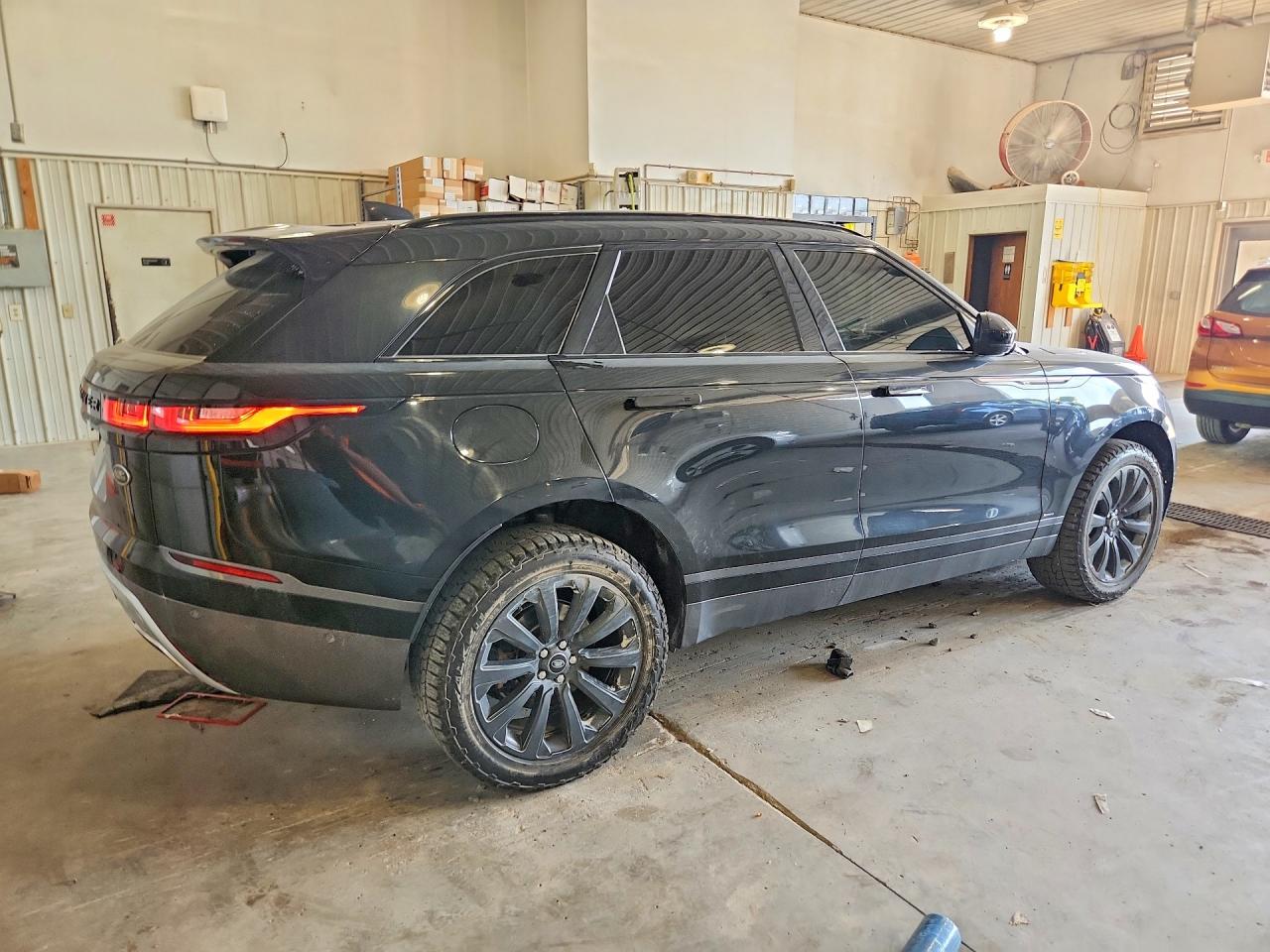2018 Land Rover Range Rover Velar R-dynamic Se Black vin: SALYL2RV8JA730117