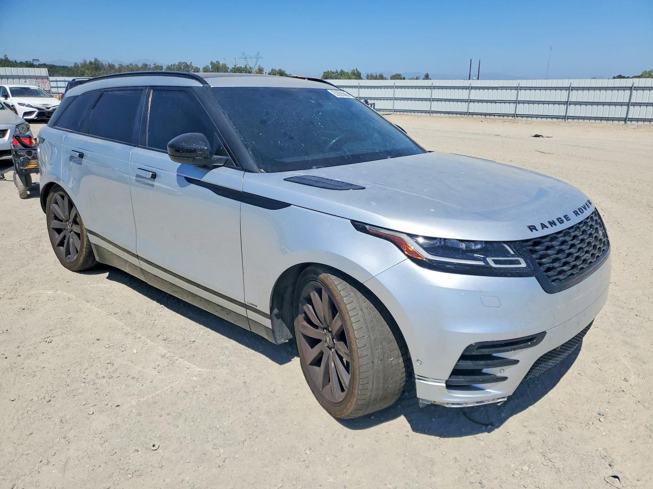 2018 Land Rover Range Rover Velar R-dynamic Se Silver vin: SALYL2RV8JA745507