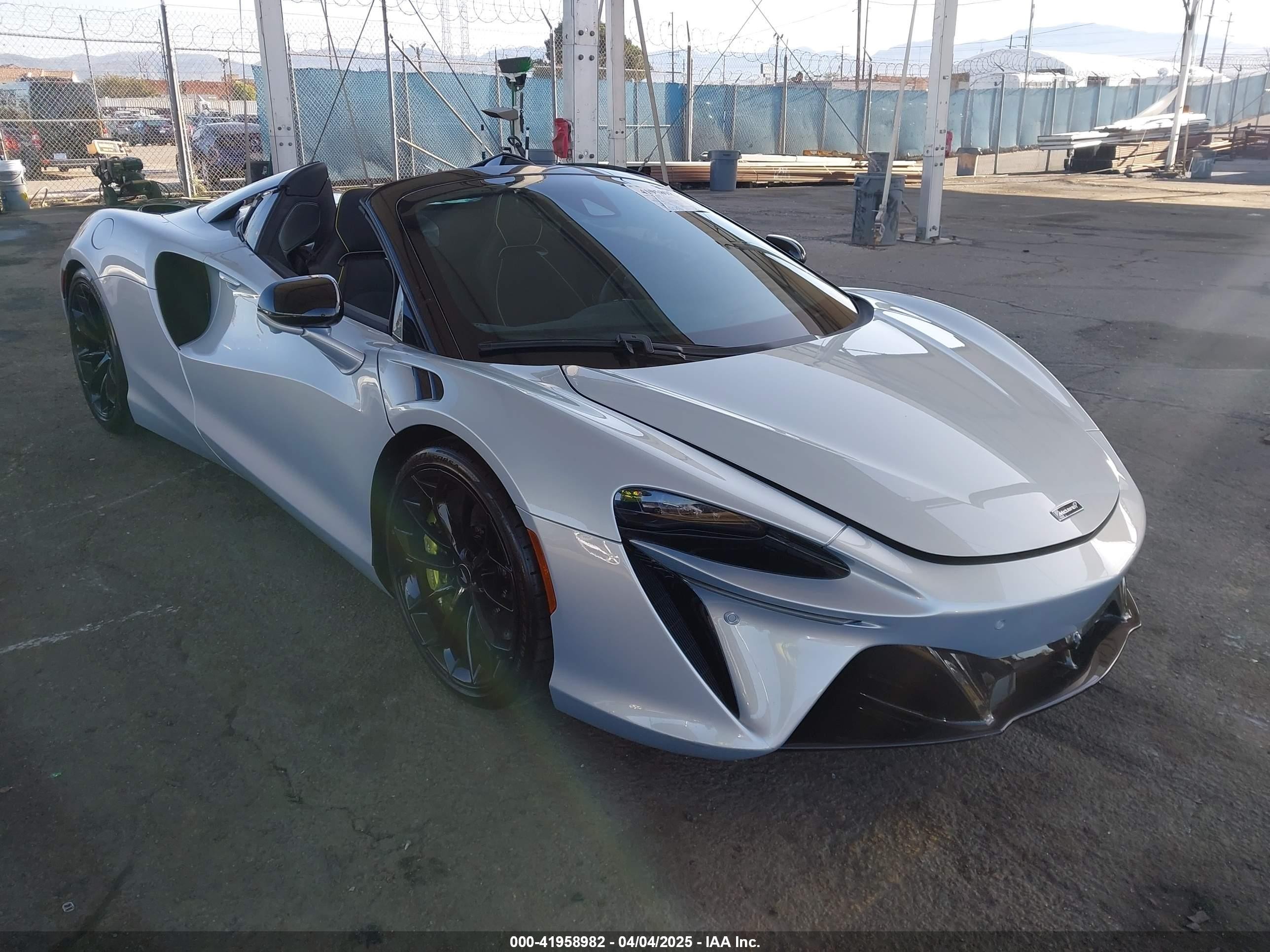 2025 Mclaren Artura Performance/techlux/vision Silver vin: SBM16BEA6SW003220