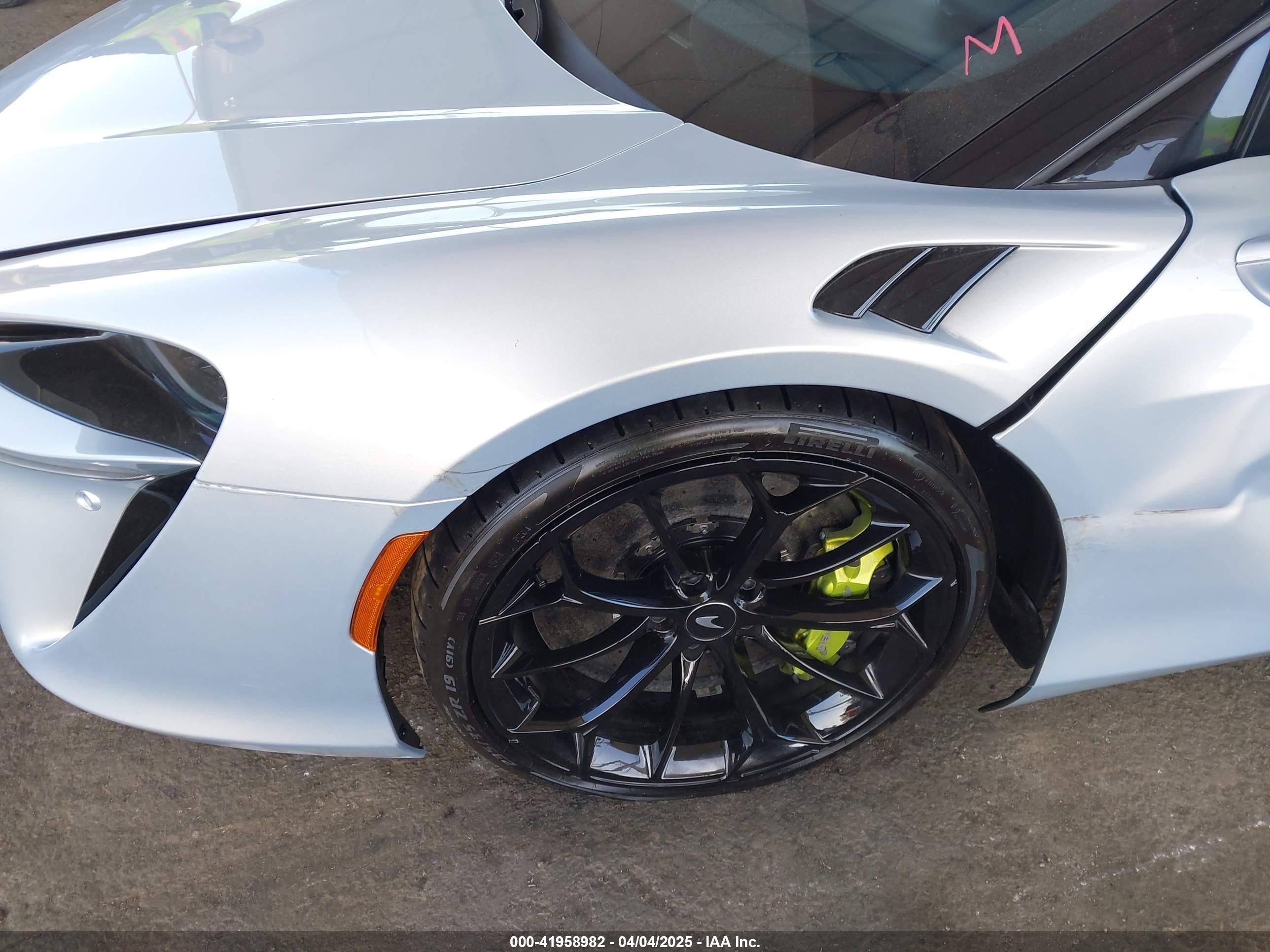 2025 Mclaren Artura Performance/techlux/vision Silver vin: SBM16BEA6SW003220